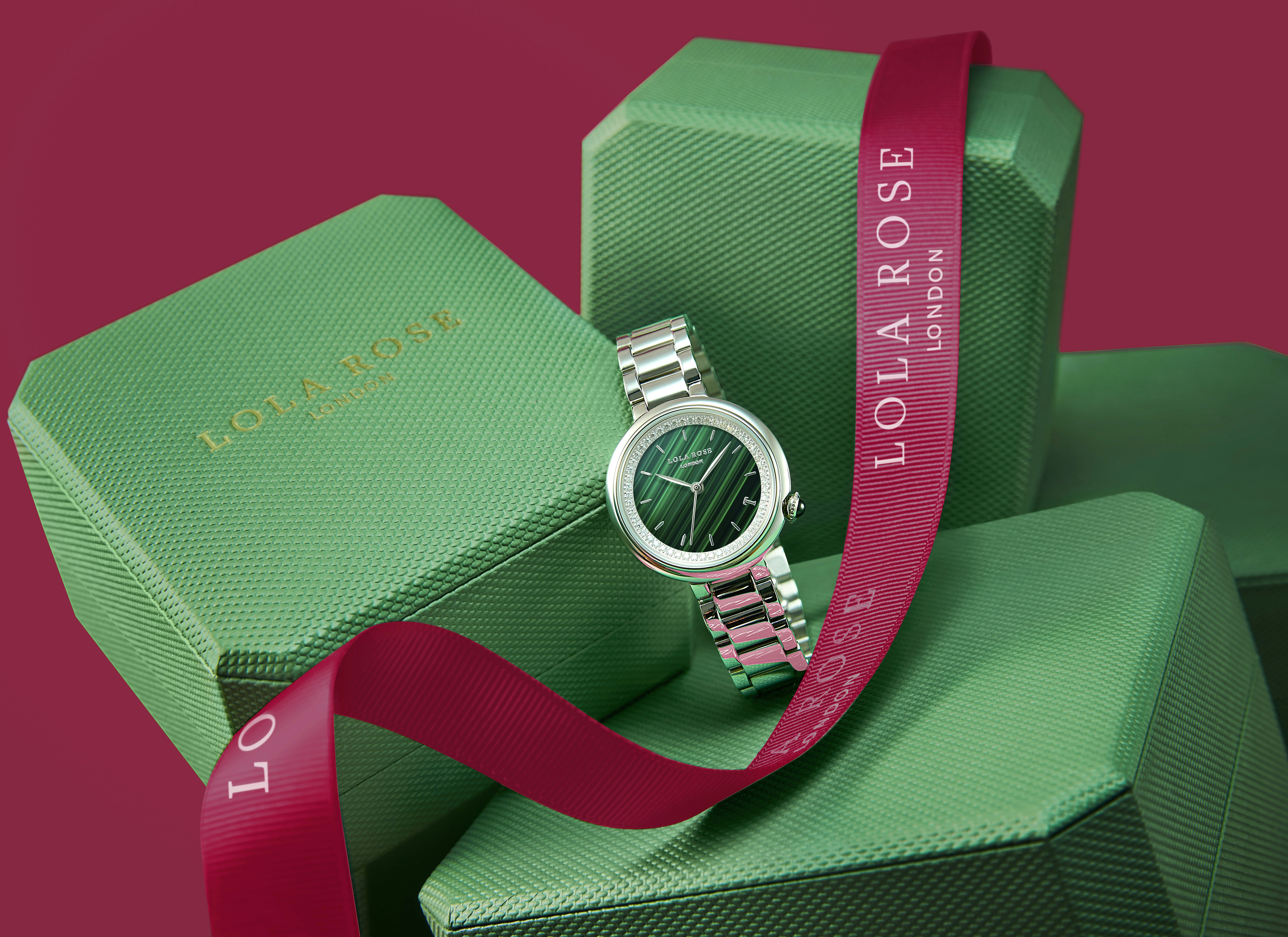 Malachite Pattern Watch
Malachite pattern dial gets inspired by the aesthetics of art. It shows the charm of vintage codes and the elegant contemporary allure of every Lola Rose watch.