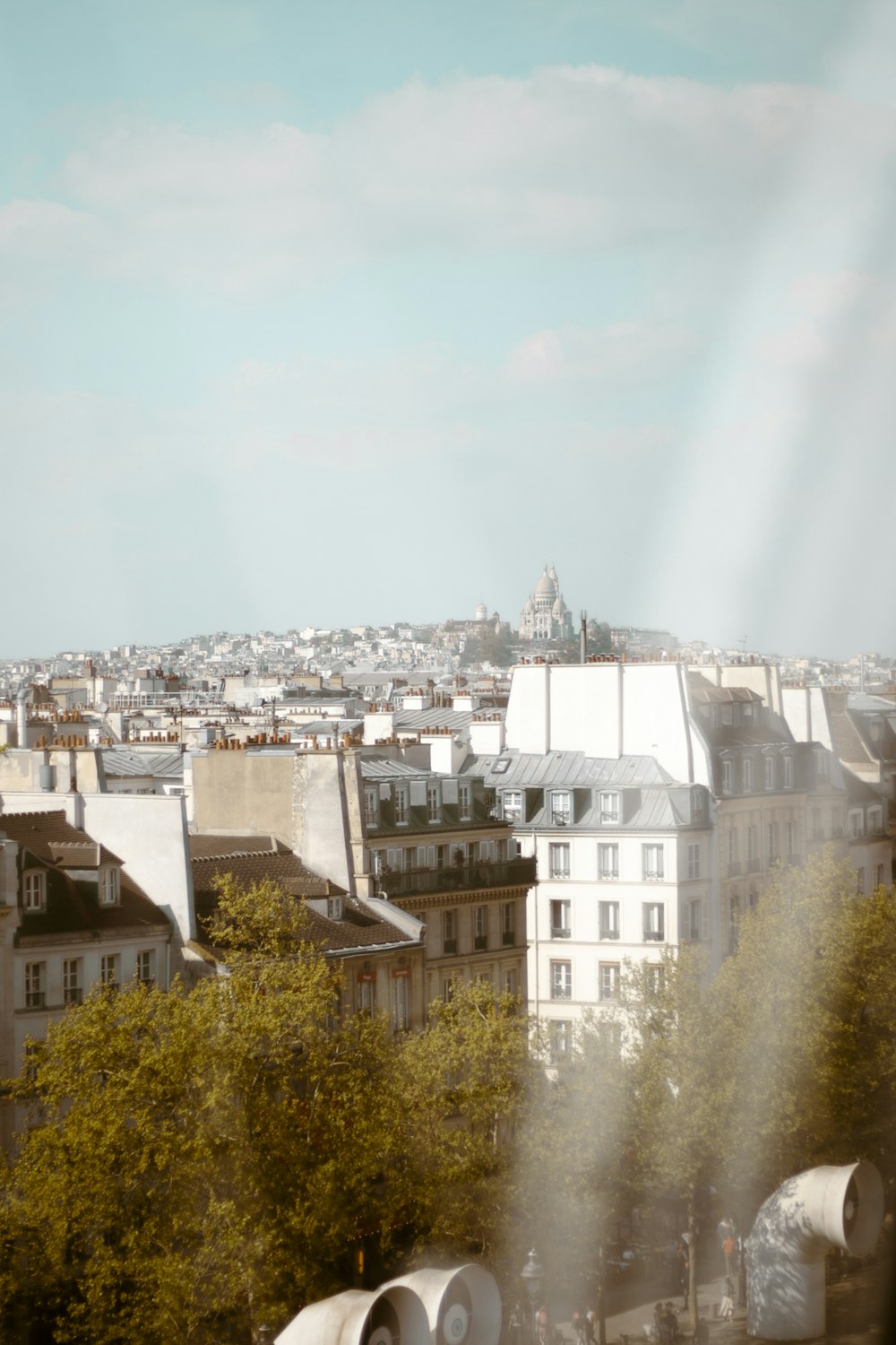 a city with many buildings