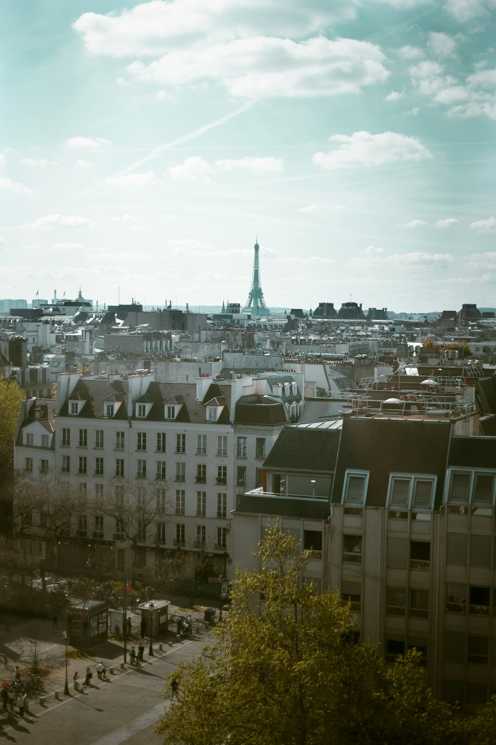 a city with many buildings