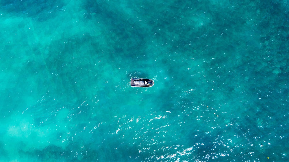 Una barca nell'acqua