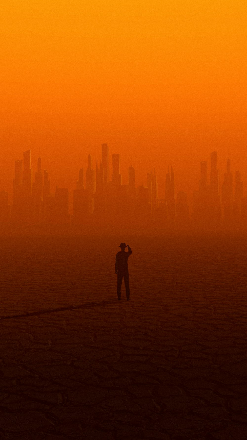 Ein Mann und eine Frau küssen sich an einem Strand mit einer Stadt im Hintergrund