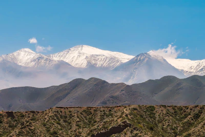 a snowy mountain range