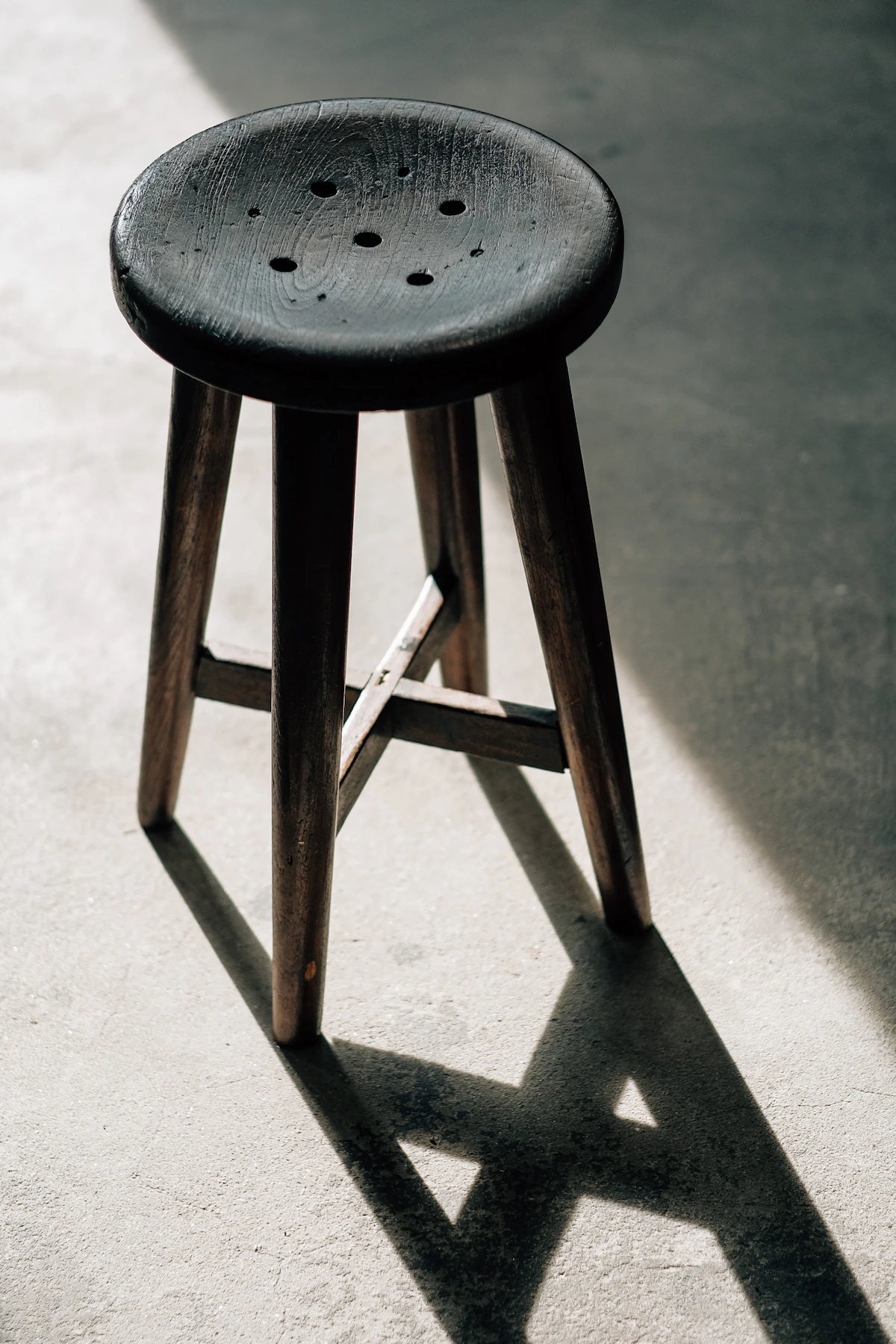 Terra Sculpted Stool, photograph 4