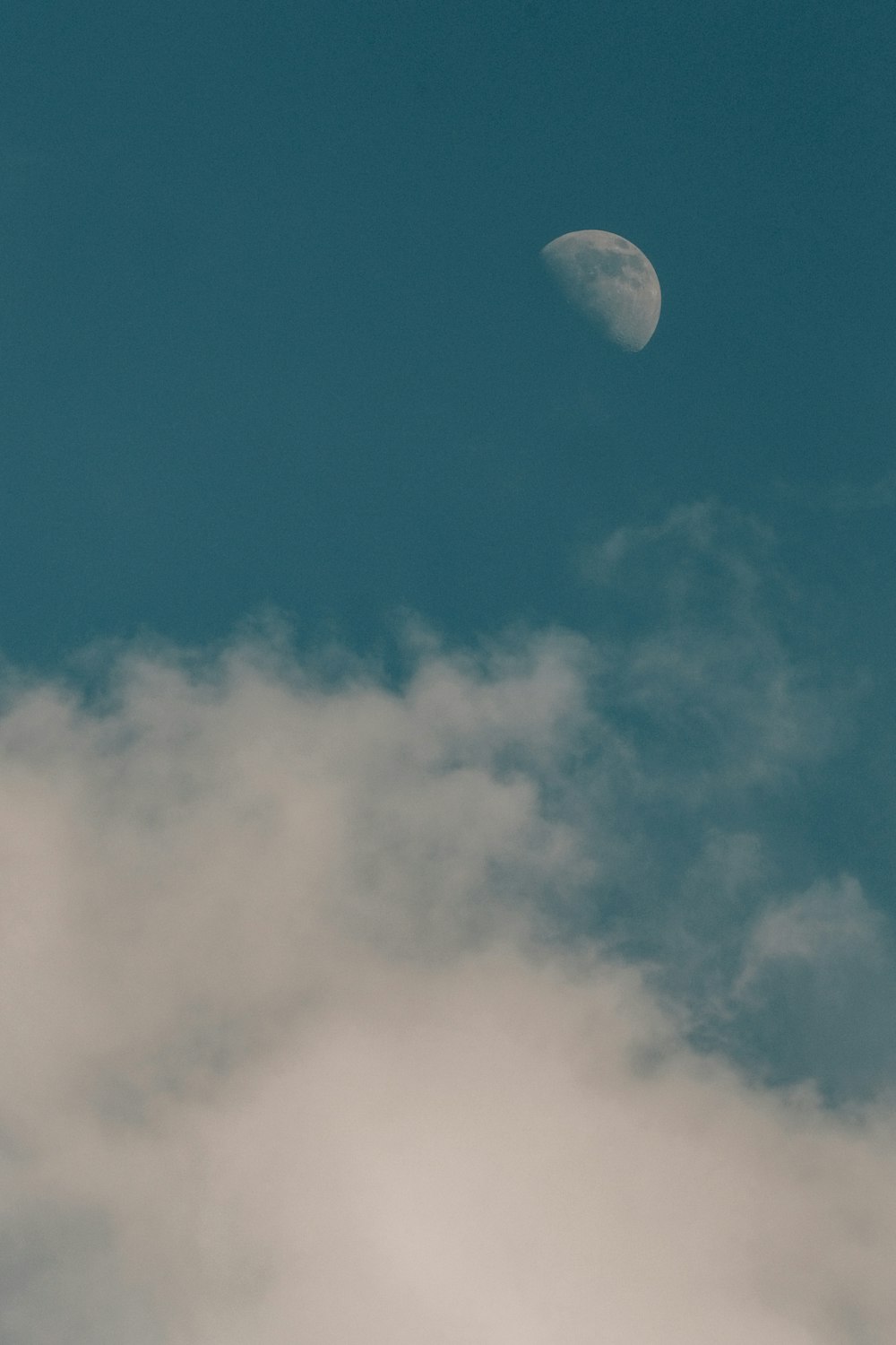 Una luna en el cielo