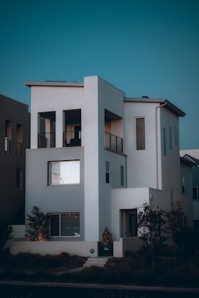 a white building with a blue sky with Rietveld Schröder House in the background