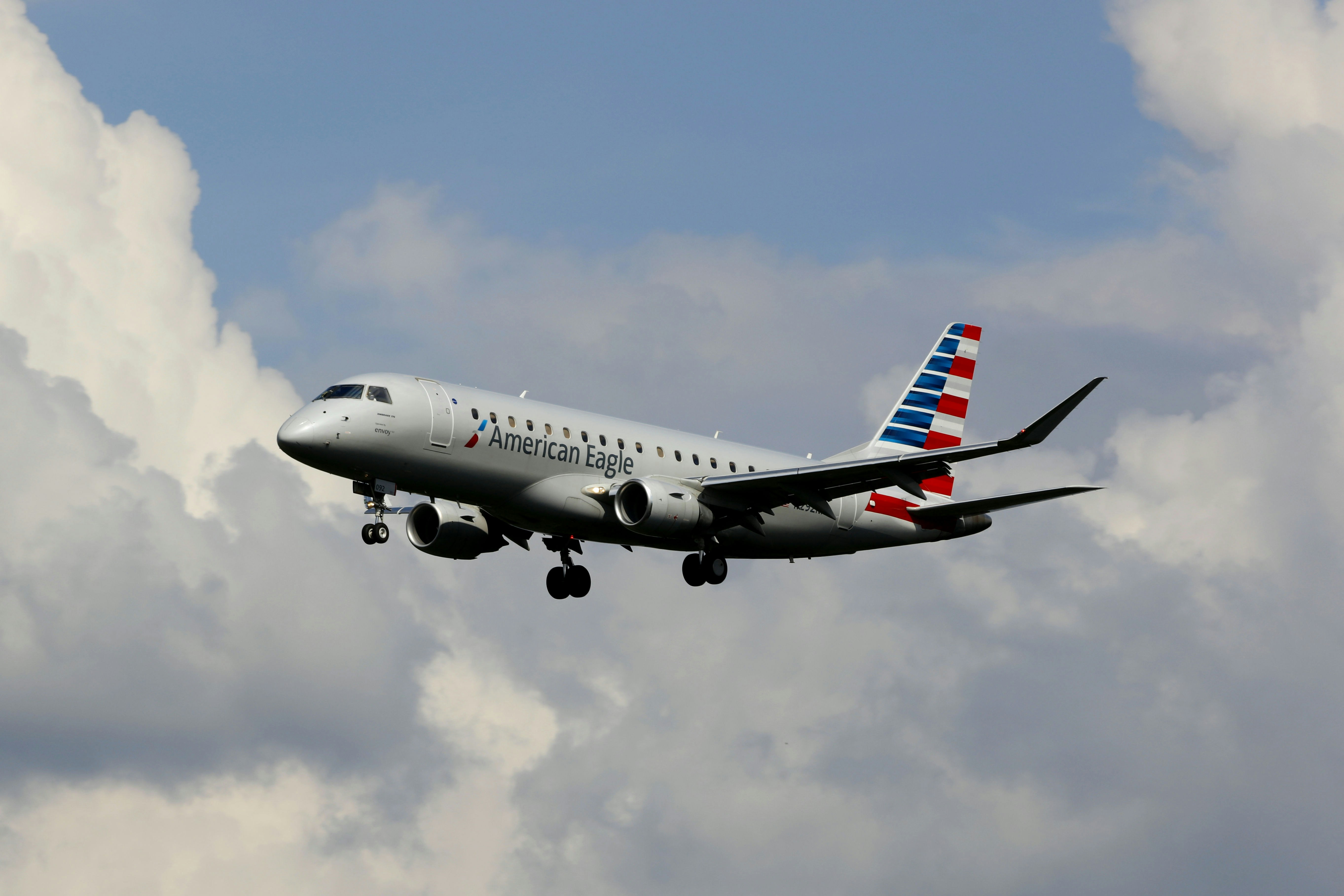 American Eagle Airlines Embraer 175 (N292NN)