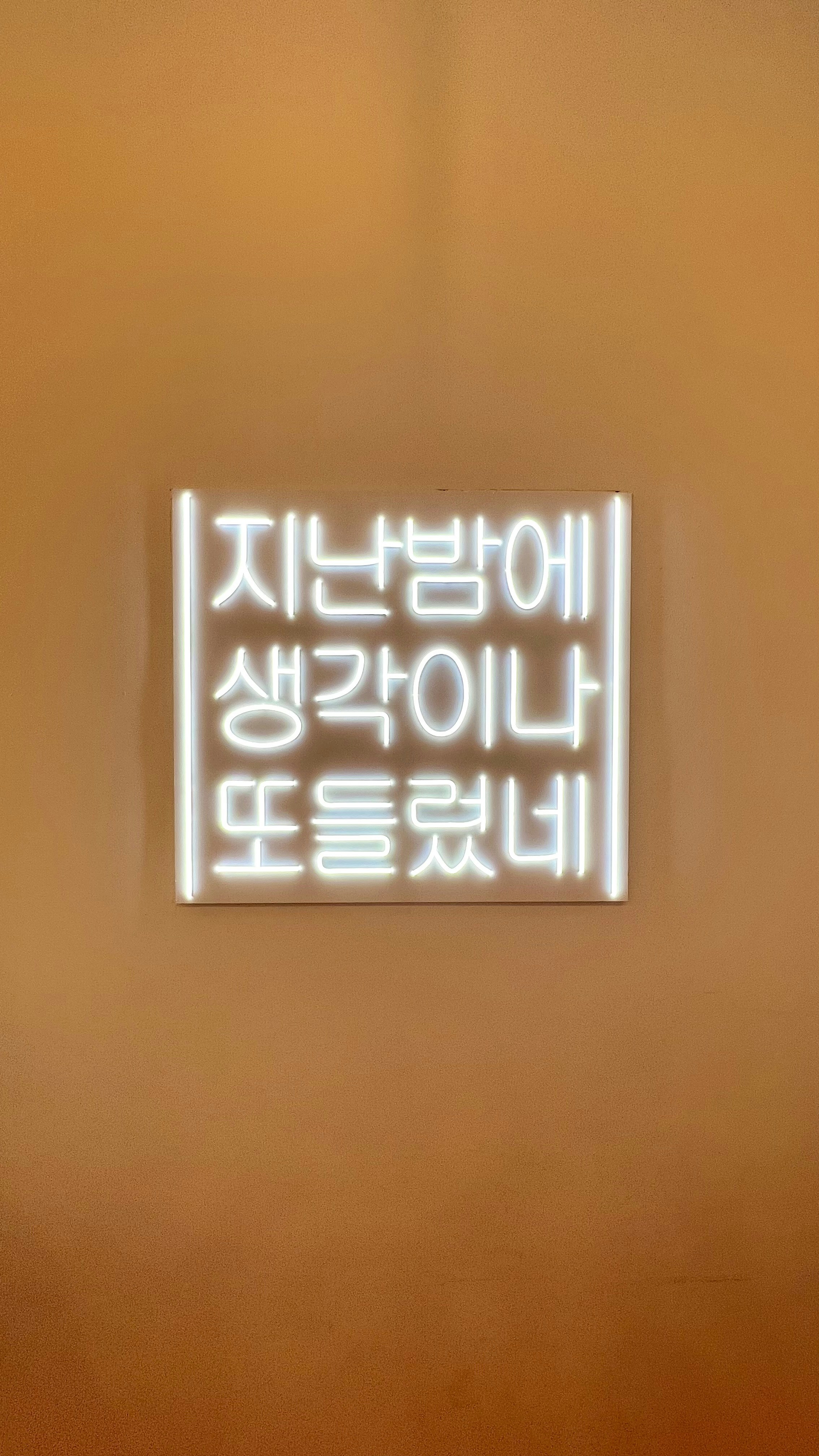 photo-1657438114586-b173cbde893d?ixid=M3