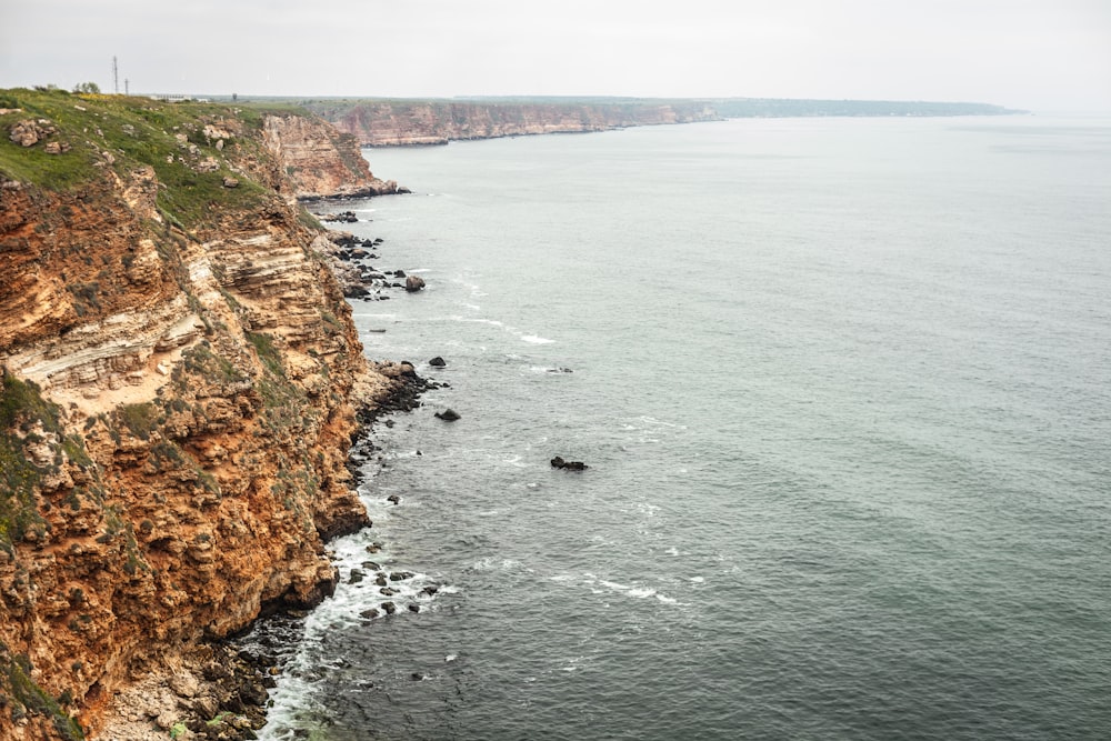 a rocky coast line