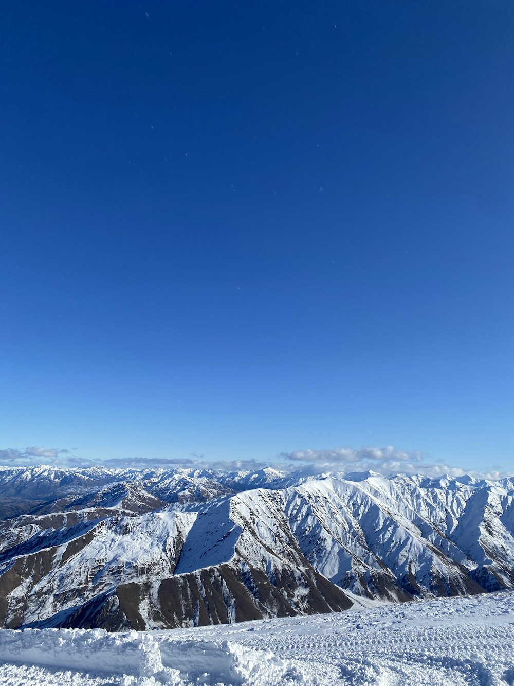 a snowy mountain range