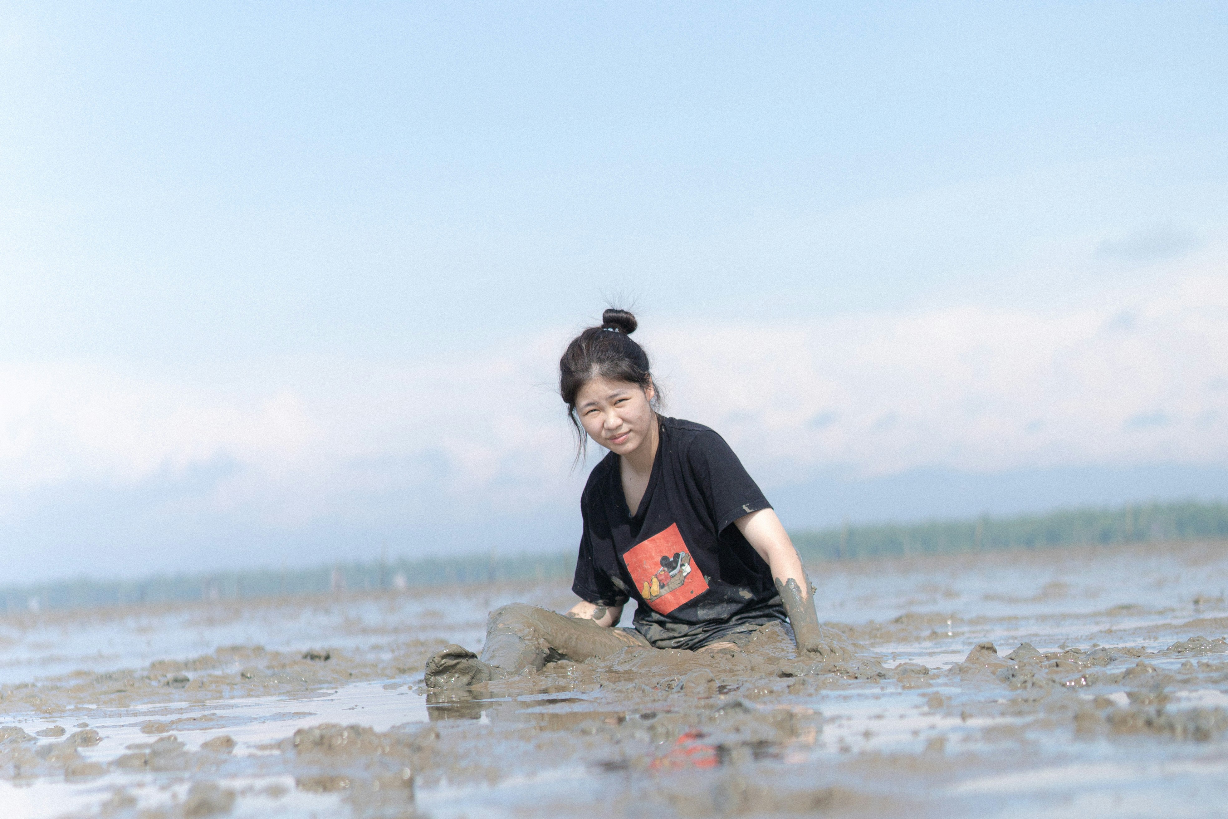 Human faces speak to us in a way that language cannot. Everyone recognize a smile, a frown, tears. Unsplash has the finest selection of people images on the web: high-def and curated for quality. Family, friends, men, women, Unsplash has photos for all.