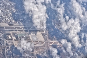 Wide shot of the Skylumen live map displaying multiple airports with distinct weather condition colors.