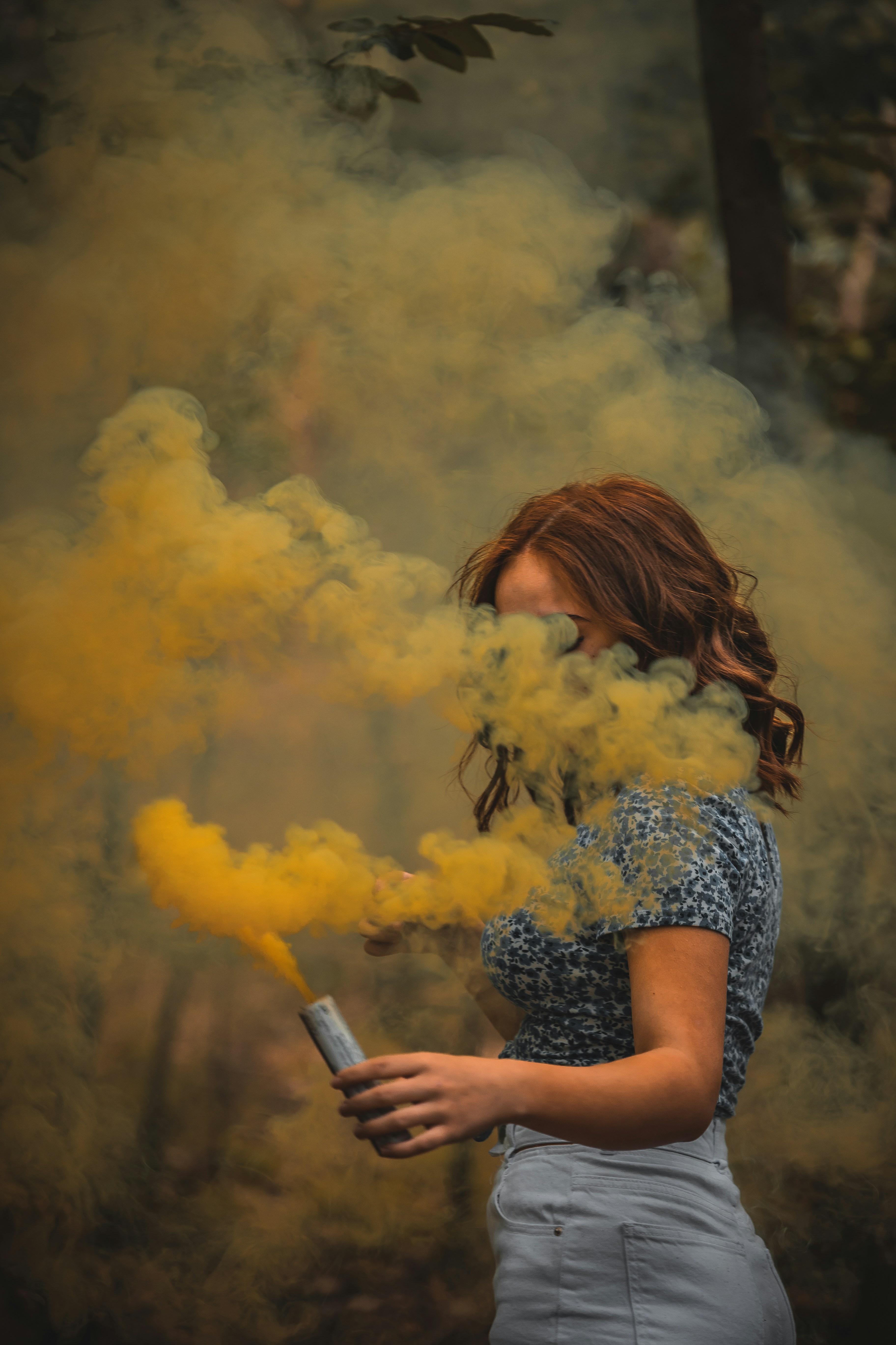 火を持っている人