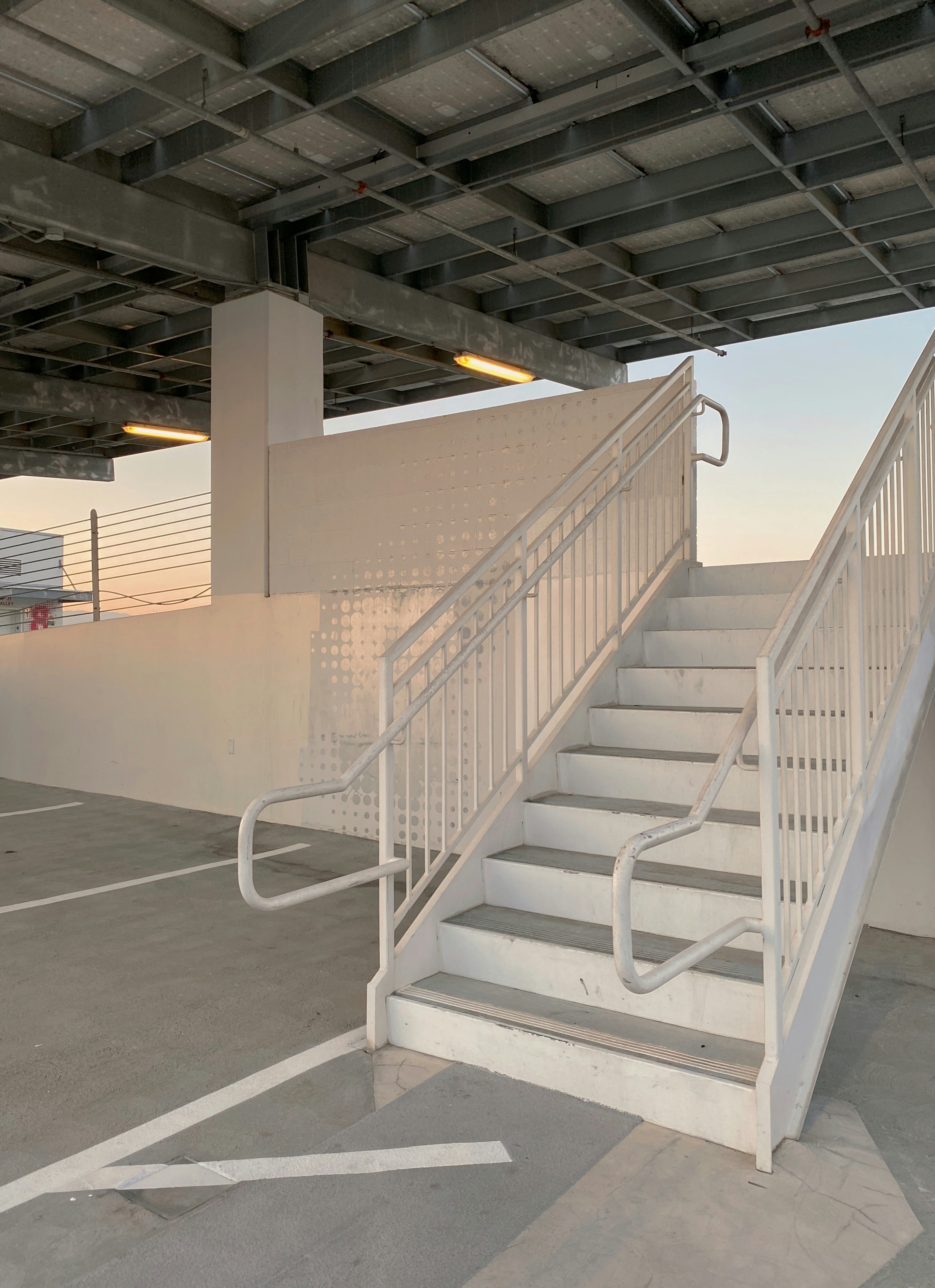 gray computer monitor