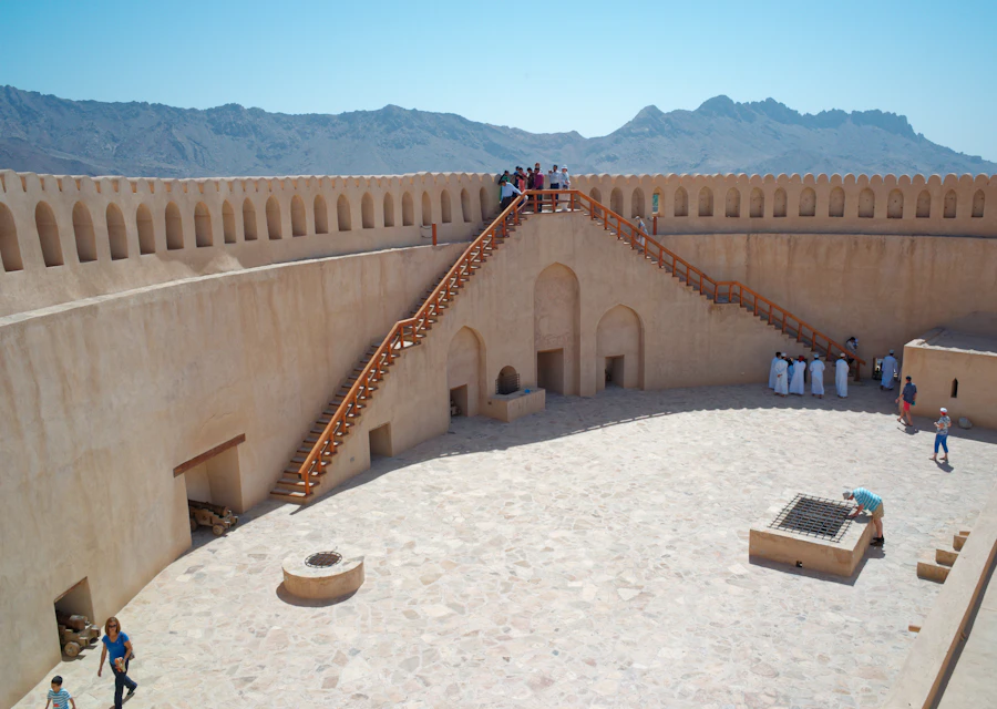 جولة نزوى التاريخية