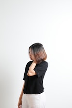 a person with the arms crossed