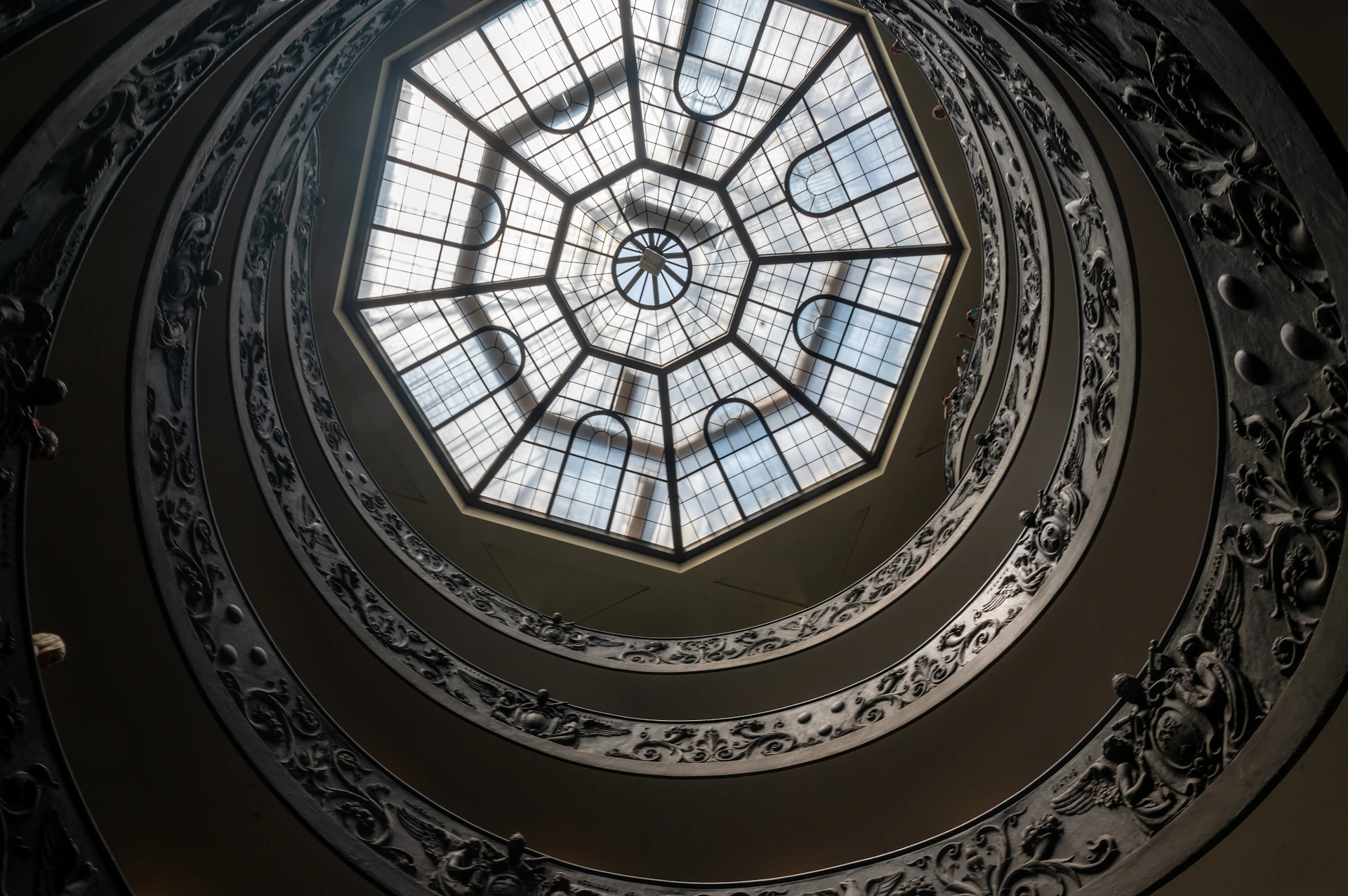 a circular ceiling with a circular design