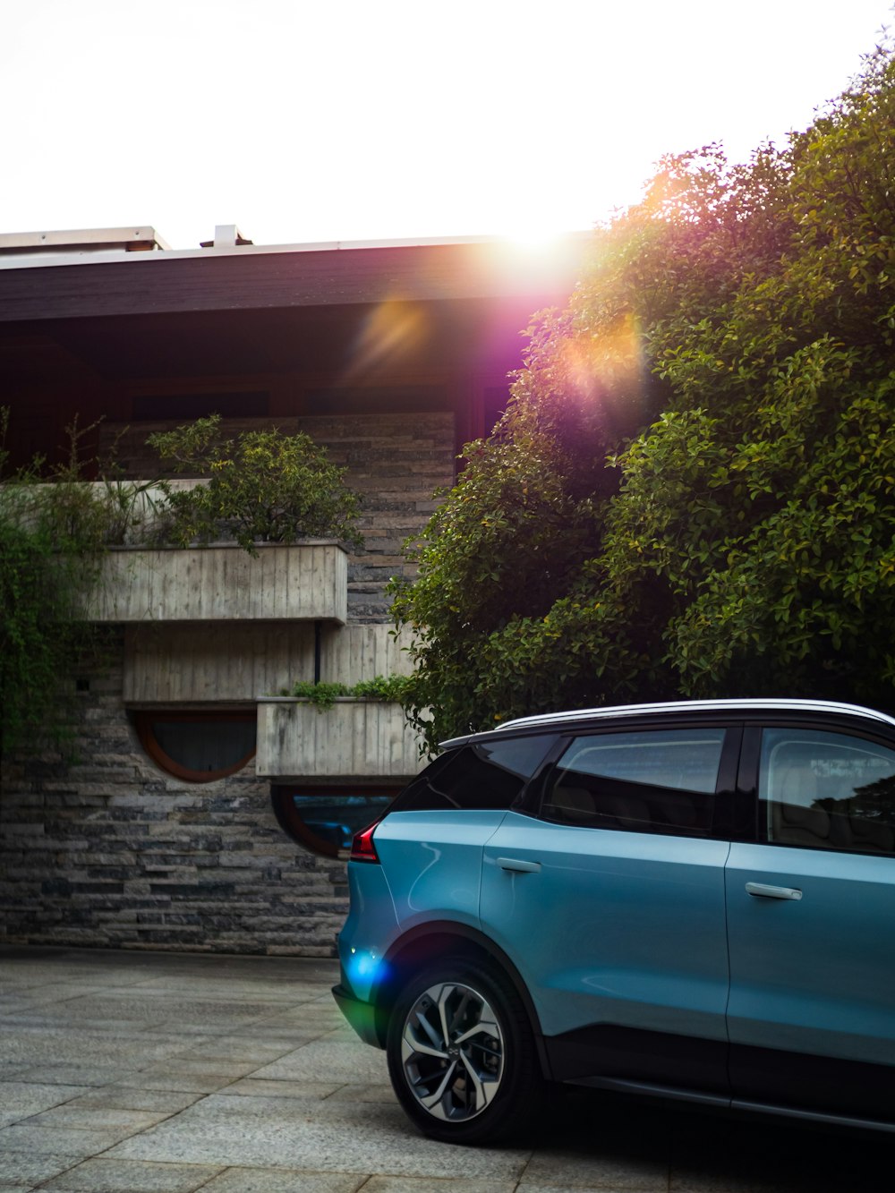 a car parked in front of a building