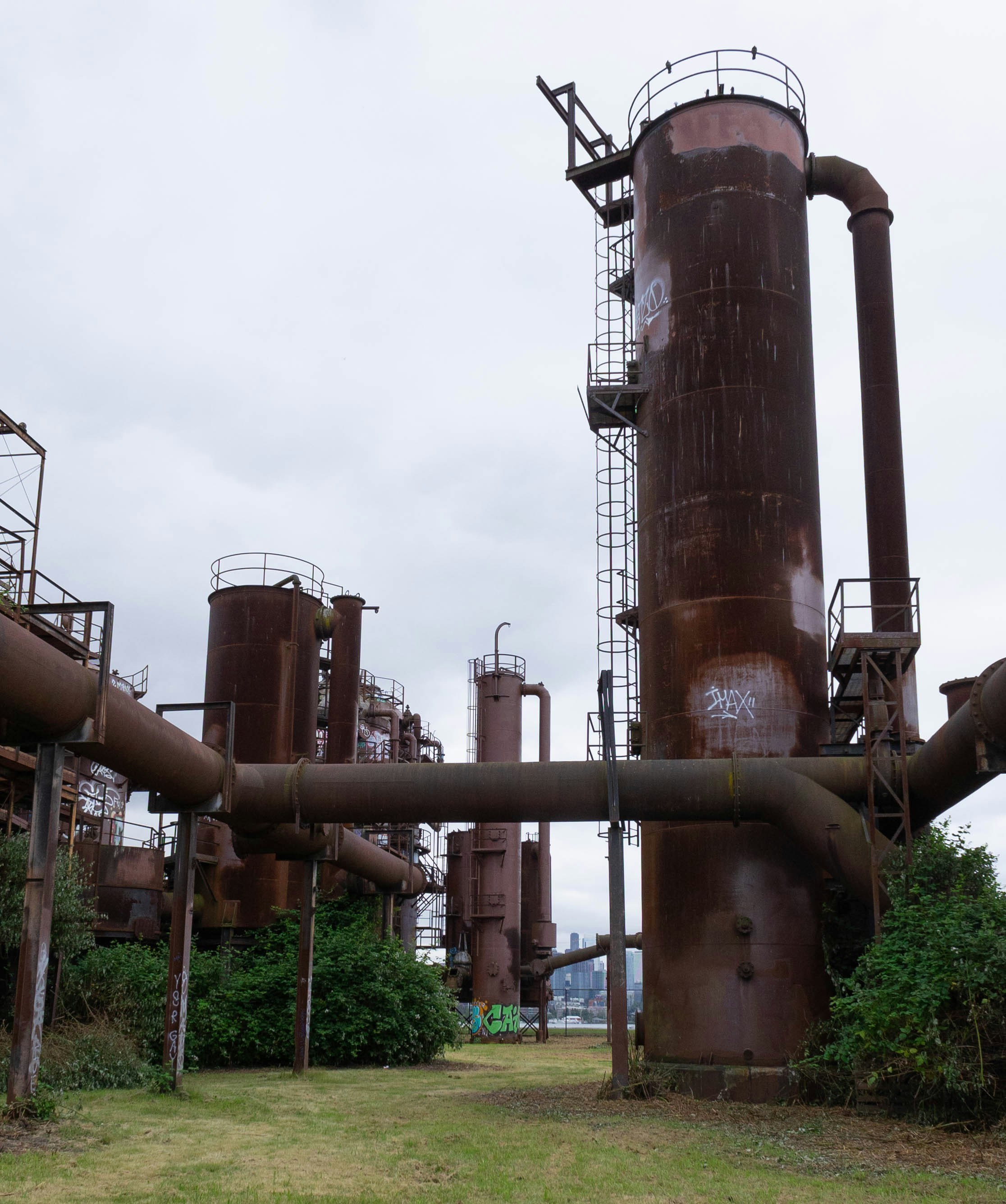 Even with 95% of Germany's gas reserves, there will only be enough gas for 2-1/2 months unless Russia resumes supplies, says Klaus Müller, President of the German Federal Network Agency