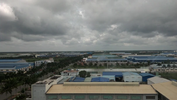 A panoramic view of the Ozel Vidal Industrial Zone with modern warehouses and factories under a clear sky.