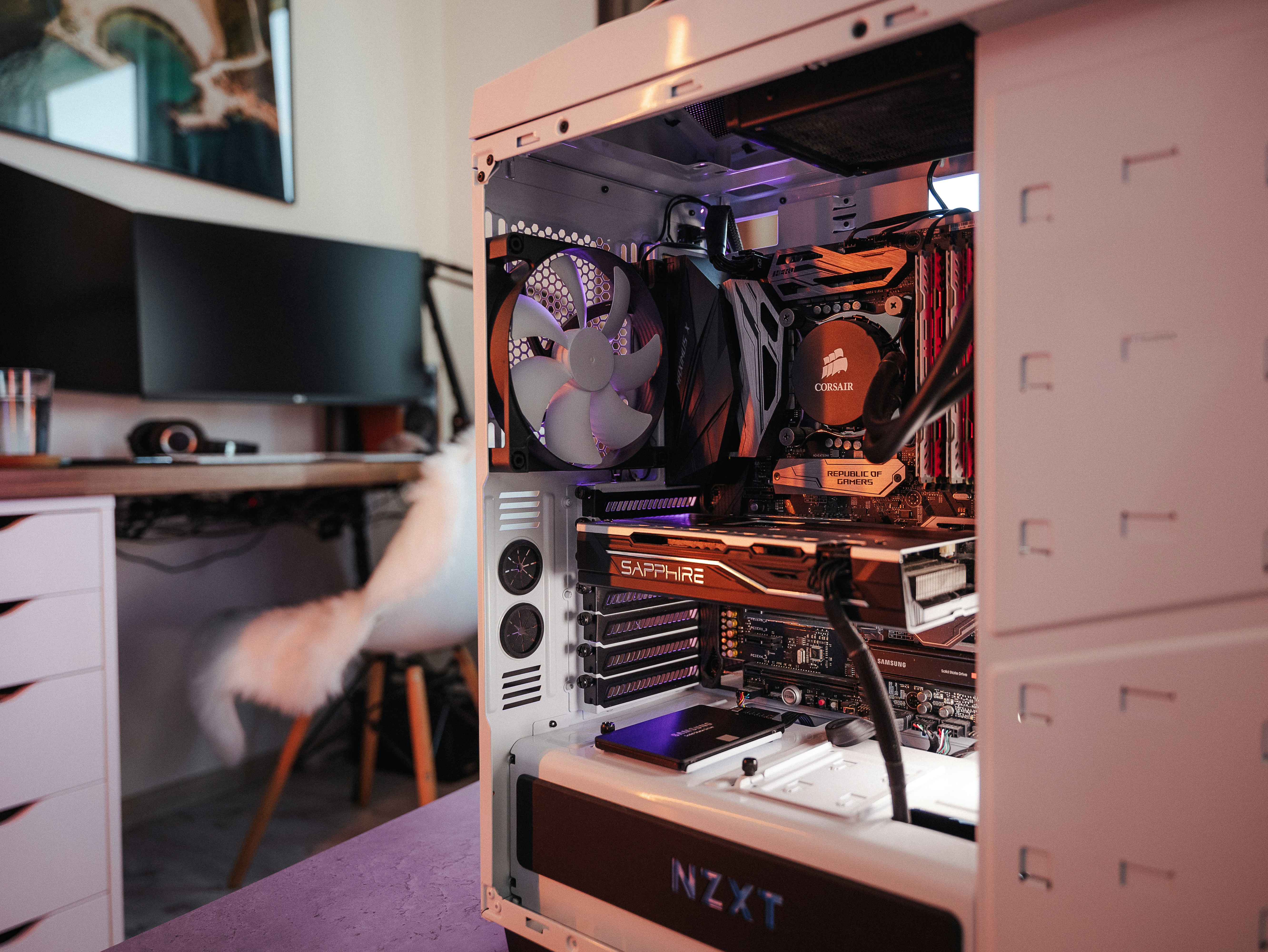 A computer with a large screen photo – Free Electronics Image on Unsplash