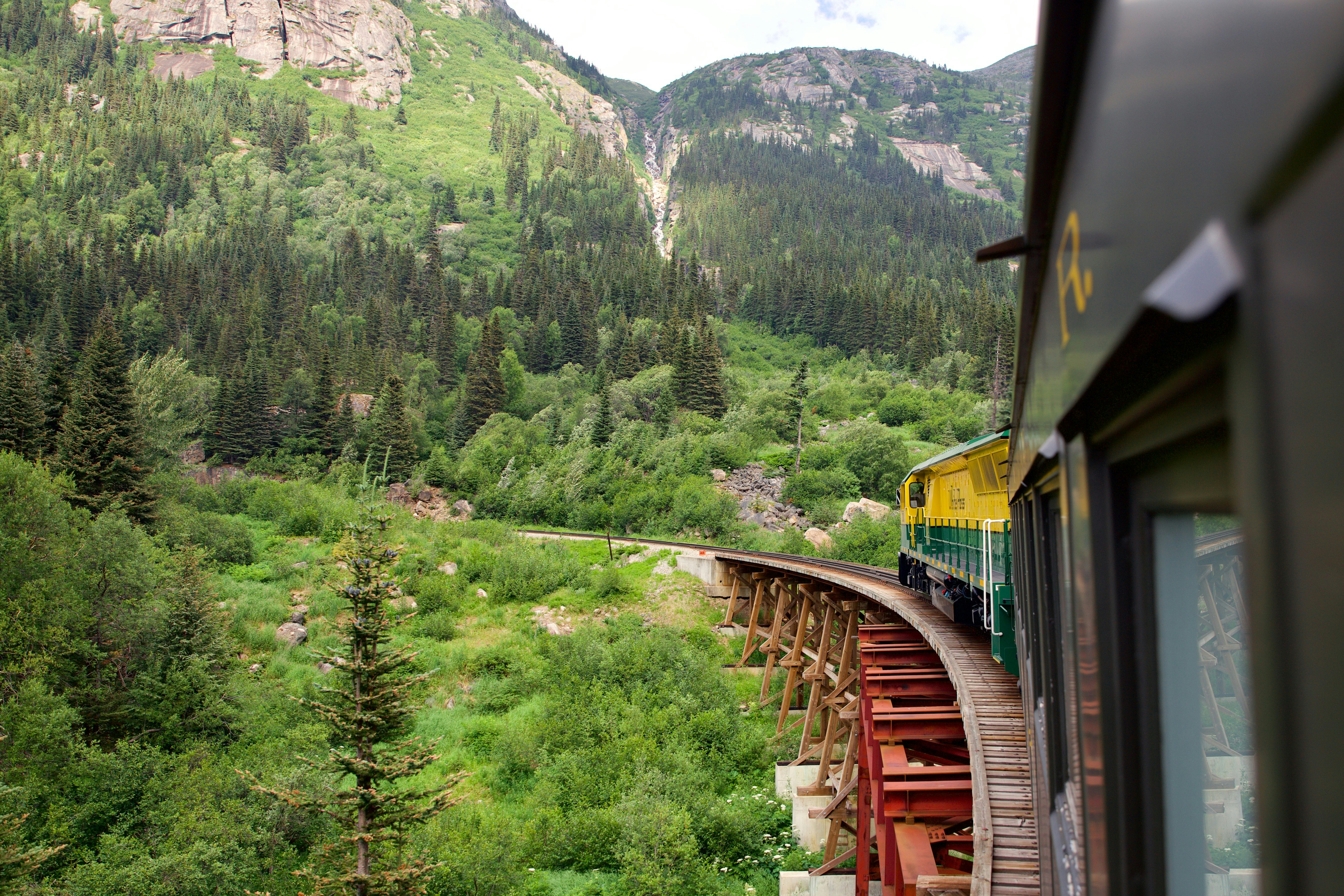 a train going down the tracks