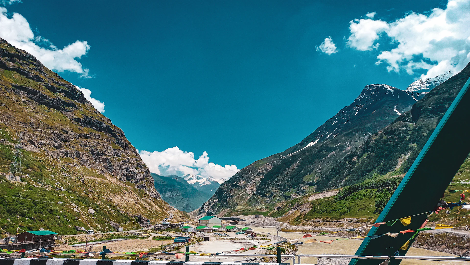 Delhi Airport to Shimla by taxi