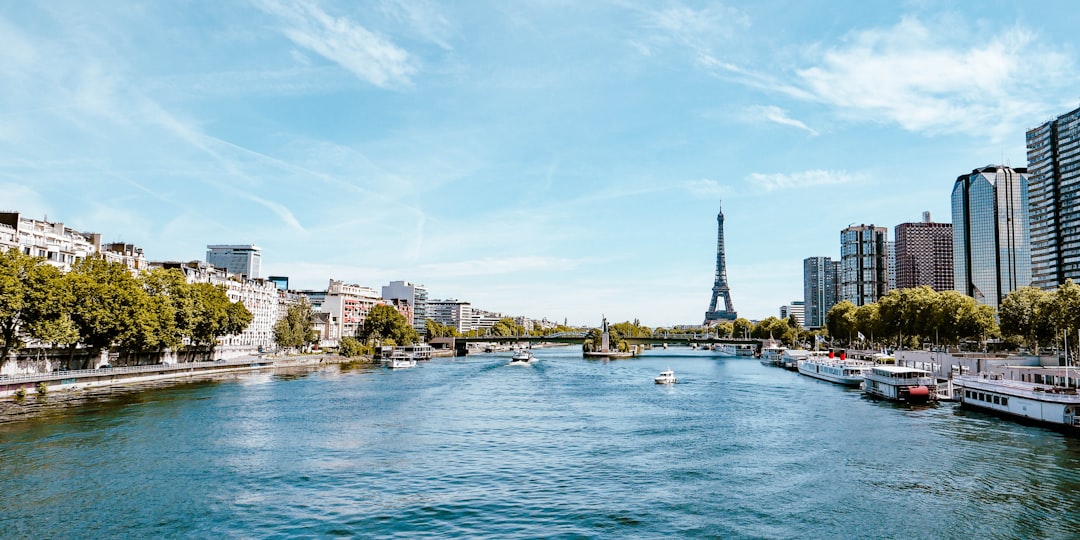 a body of water with boats and buildings in the background, Eiffel Tour and the Seine river