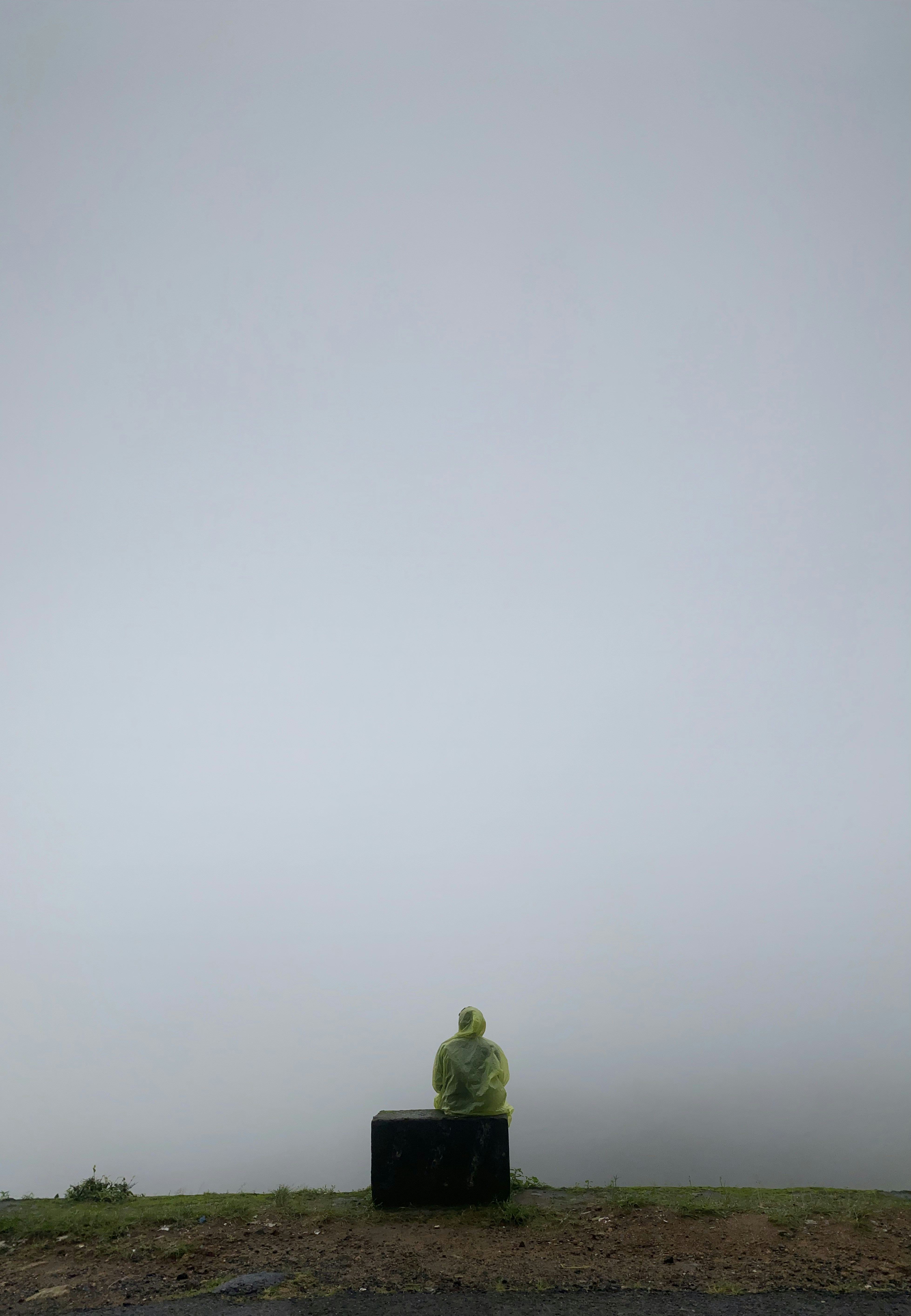 A person sitting on a bench photo – Free Human Image on Unsplash