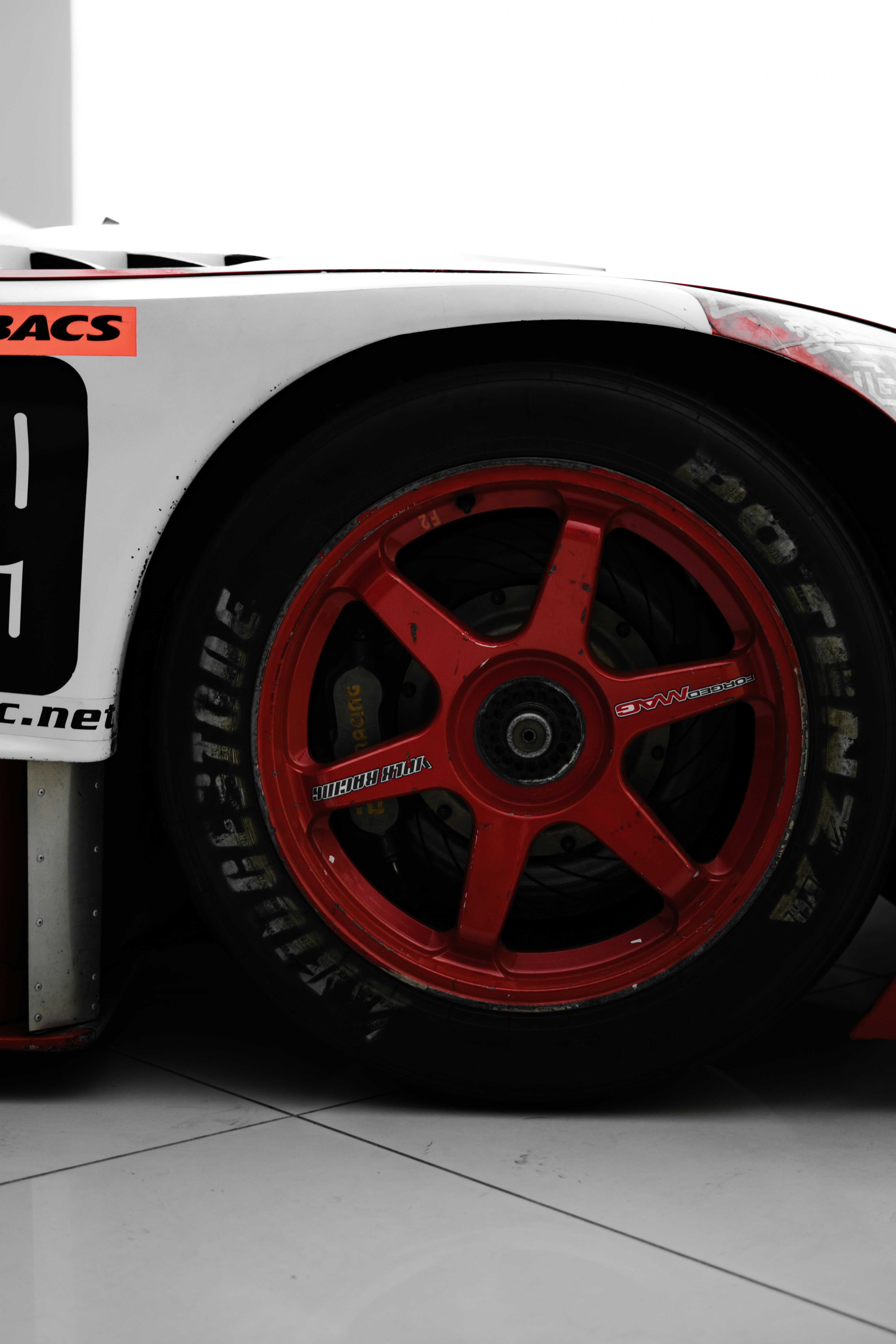 Acura Integra Type R, Championship White JDM, Classic Honda wallpaper, Red Valve Cover, ilustrasi artikel The Legend on Your Screen: Acura Integra Type R Classic JDM Backgrounds 3