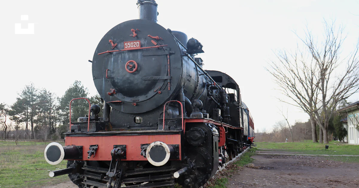 Un train sur les rails photo – Image gratuite de Turquie sur Unsplash