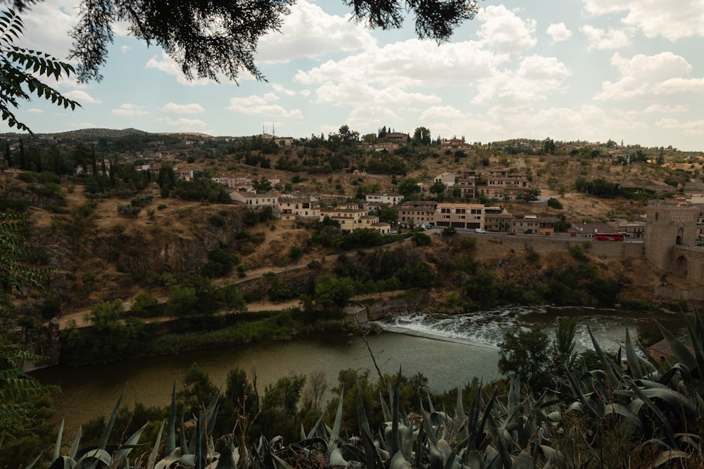 Une ville sur une colline