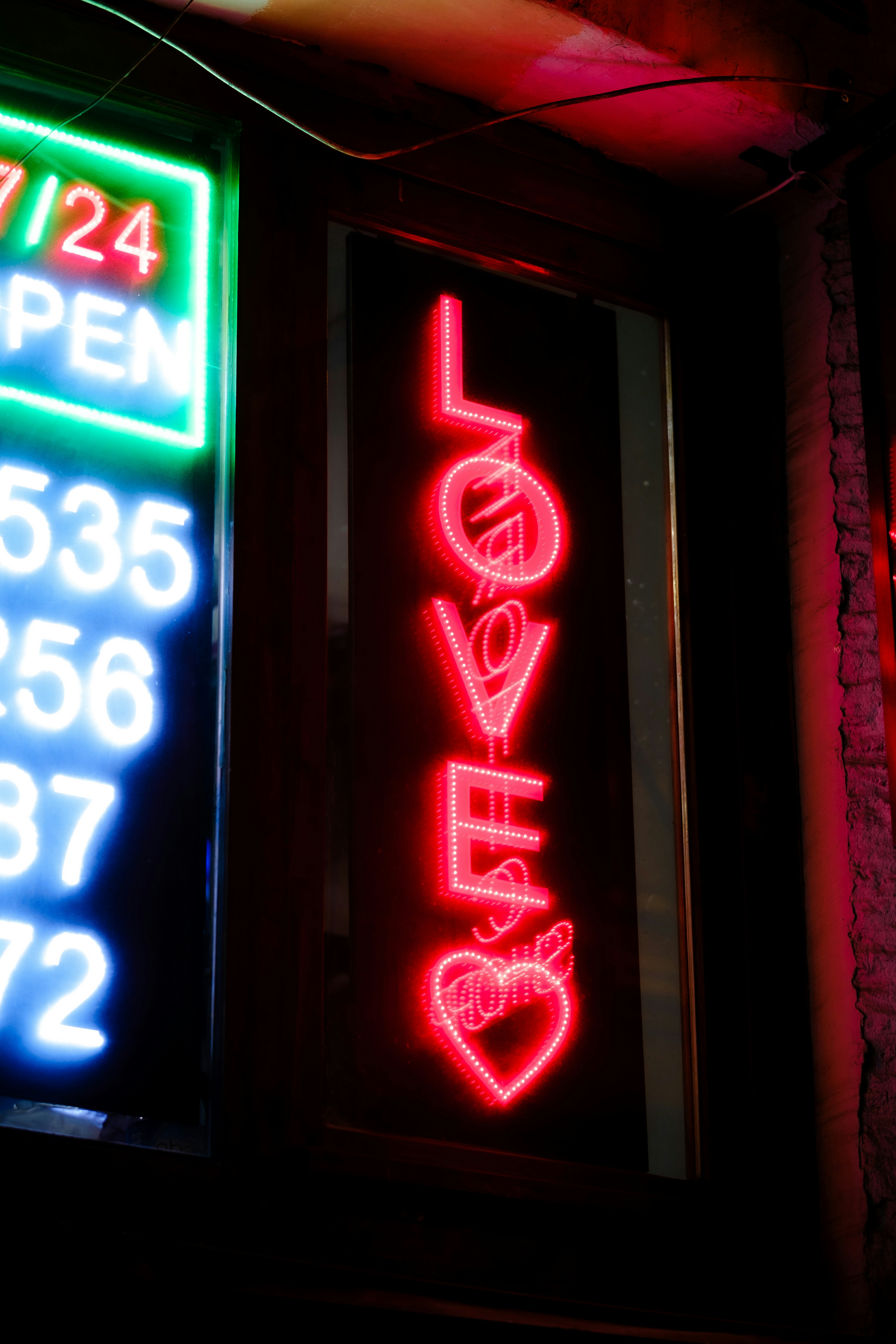A neon sign in a dark room photo – Free İstanbul Image on Unsplash