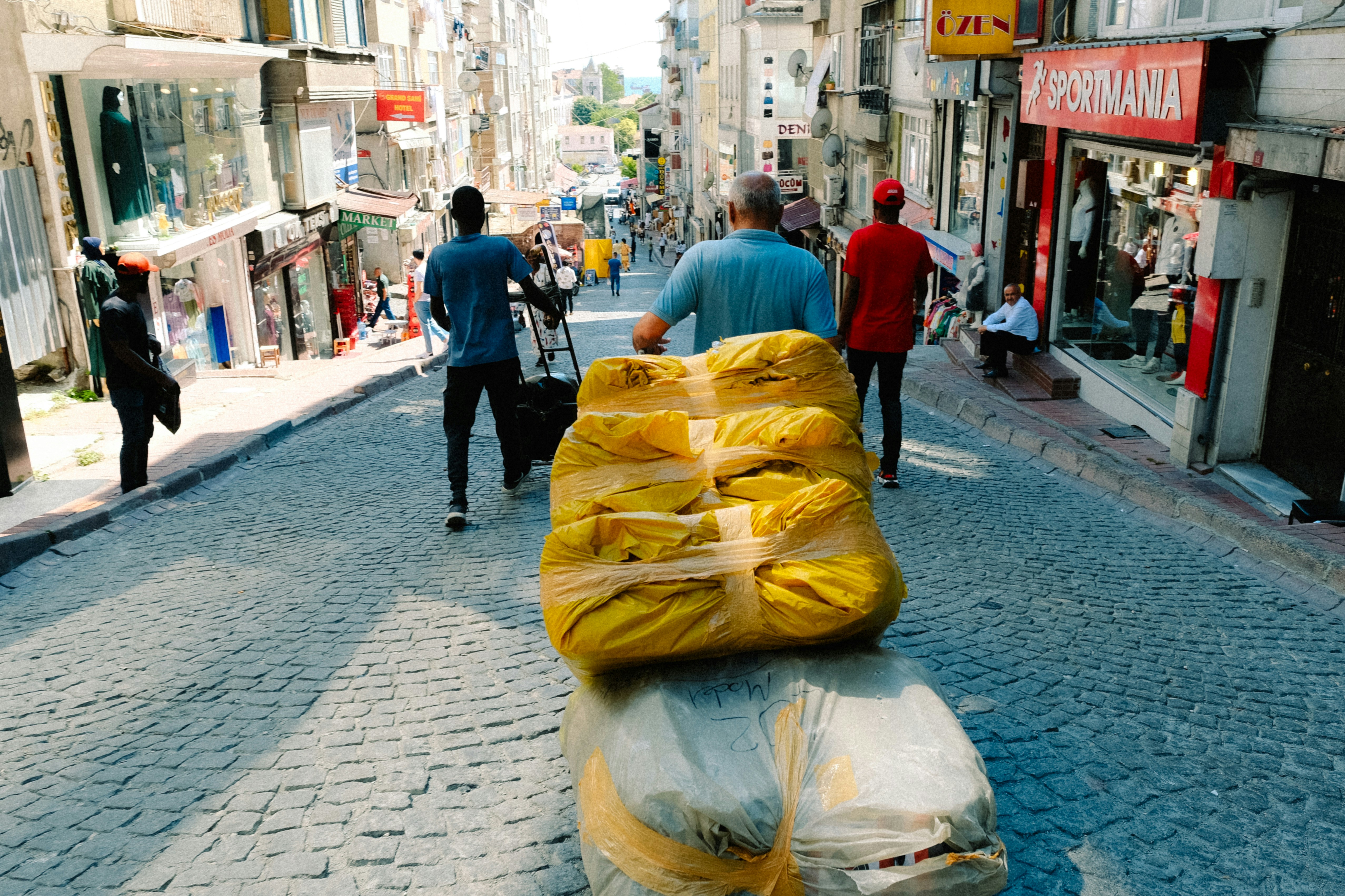 gray computer monitor