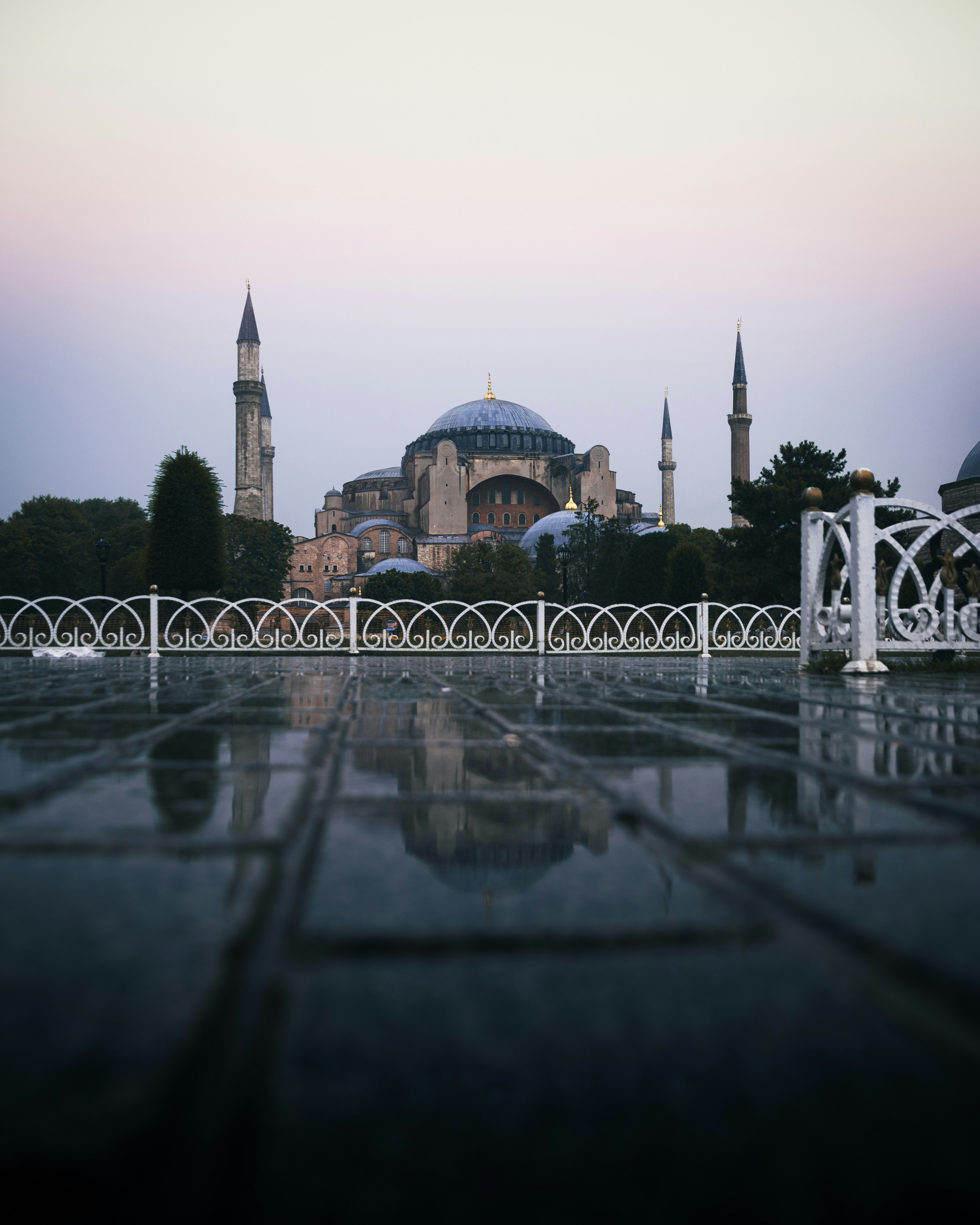 Photo by lachlangowen