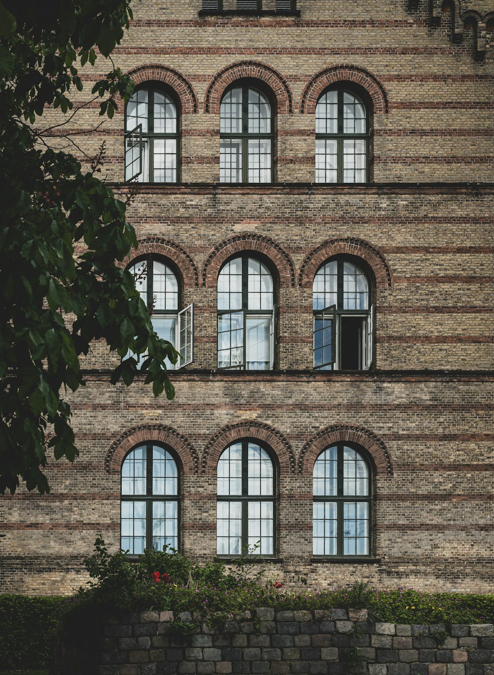 a brick building with windows