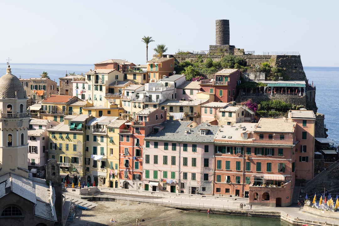 a city with many buildings,
