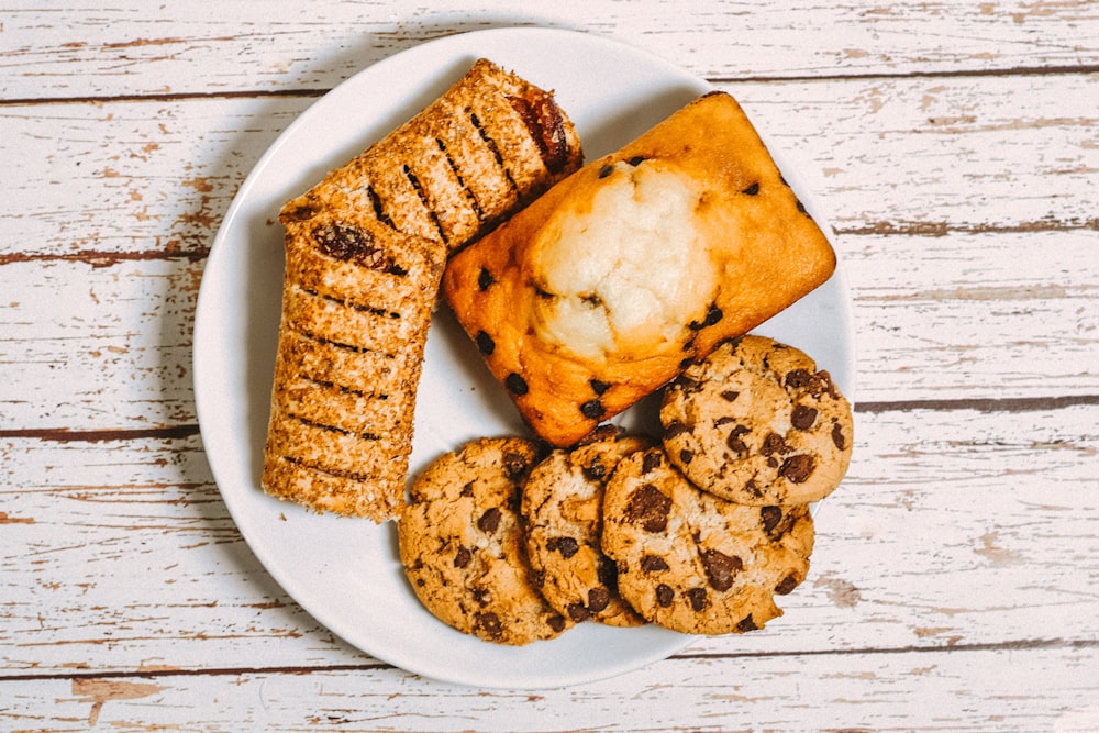 a plate of cookies