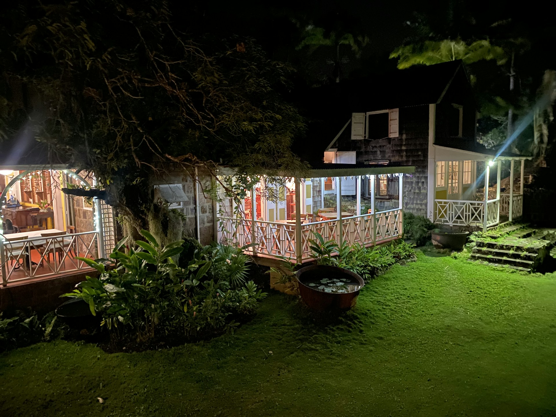 black and white bed linen