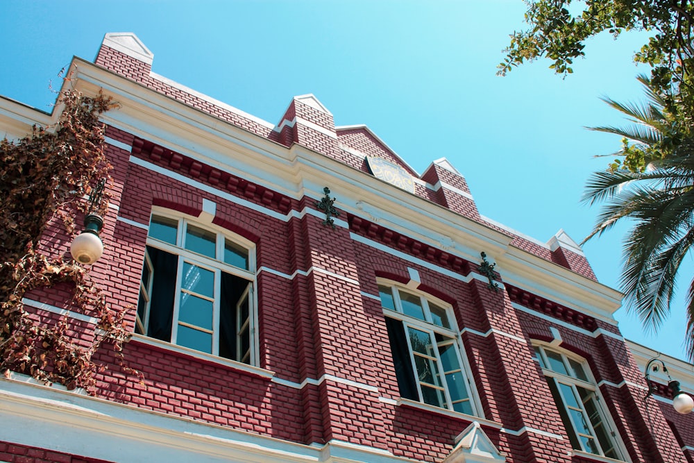 a red building with windows