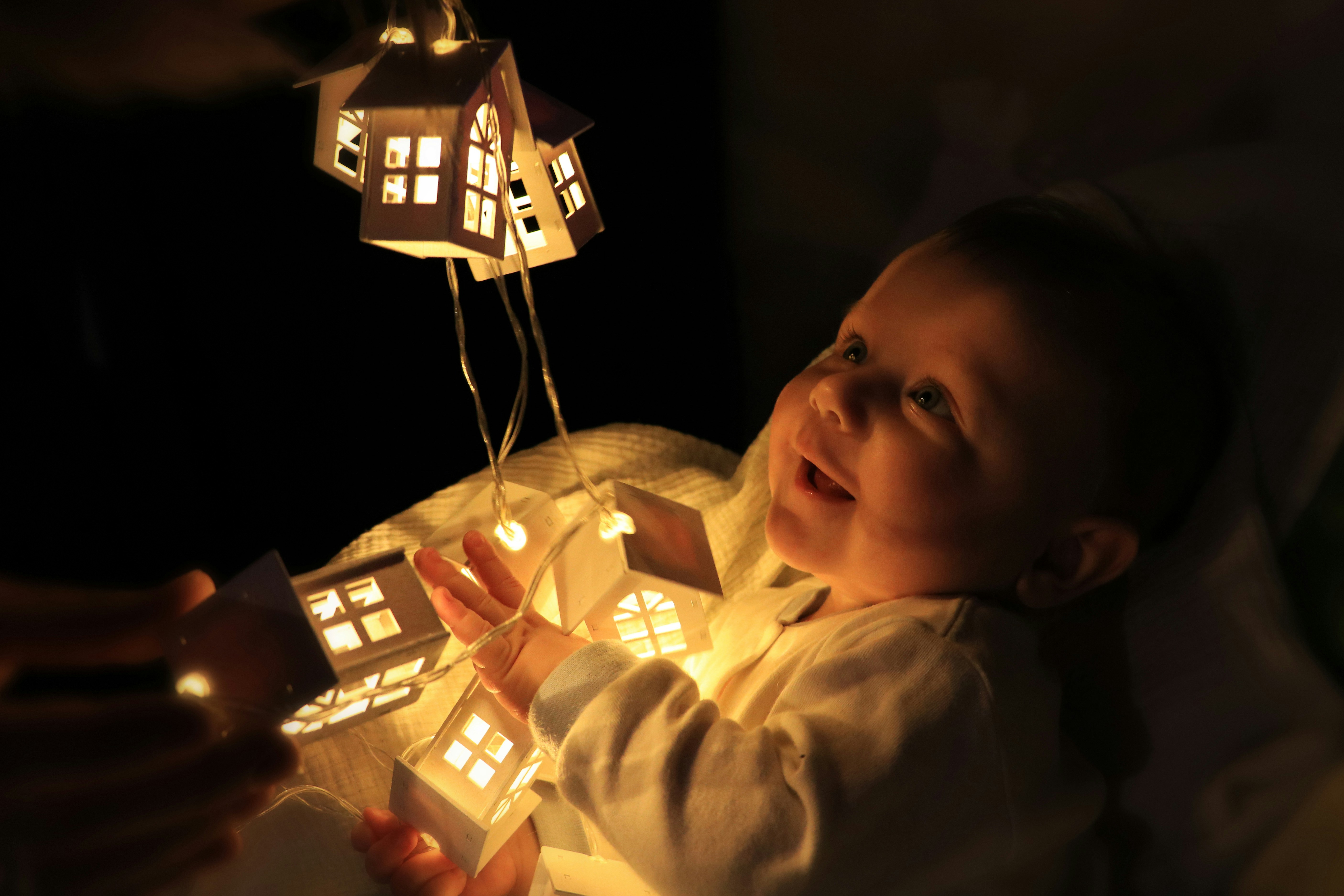 The kid rejoices at the Christmas garland