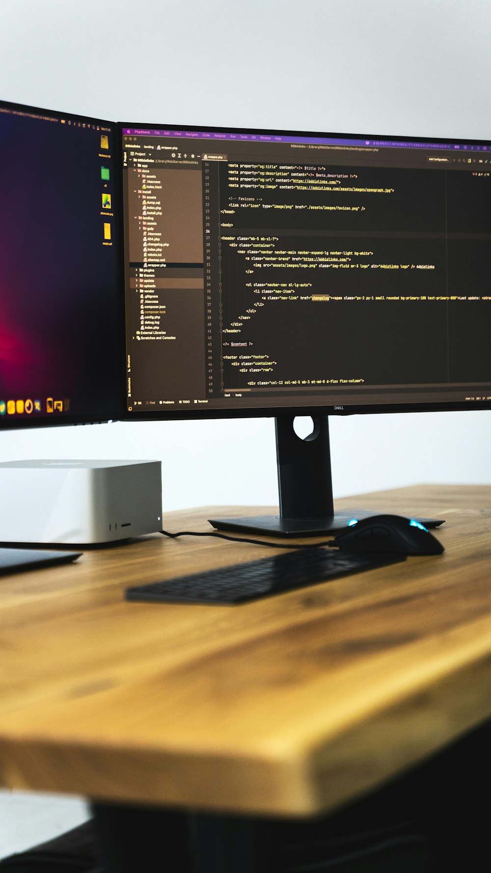 a computer screen with a black keyboard