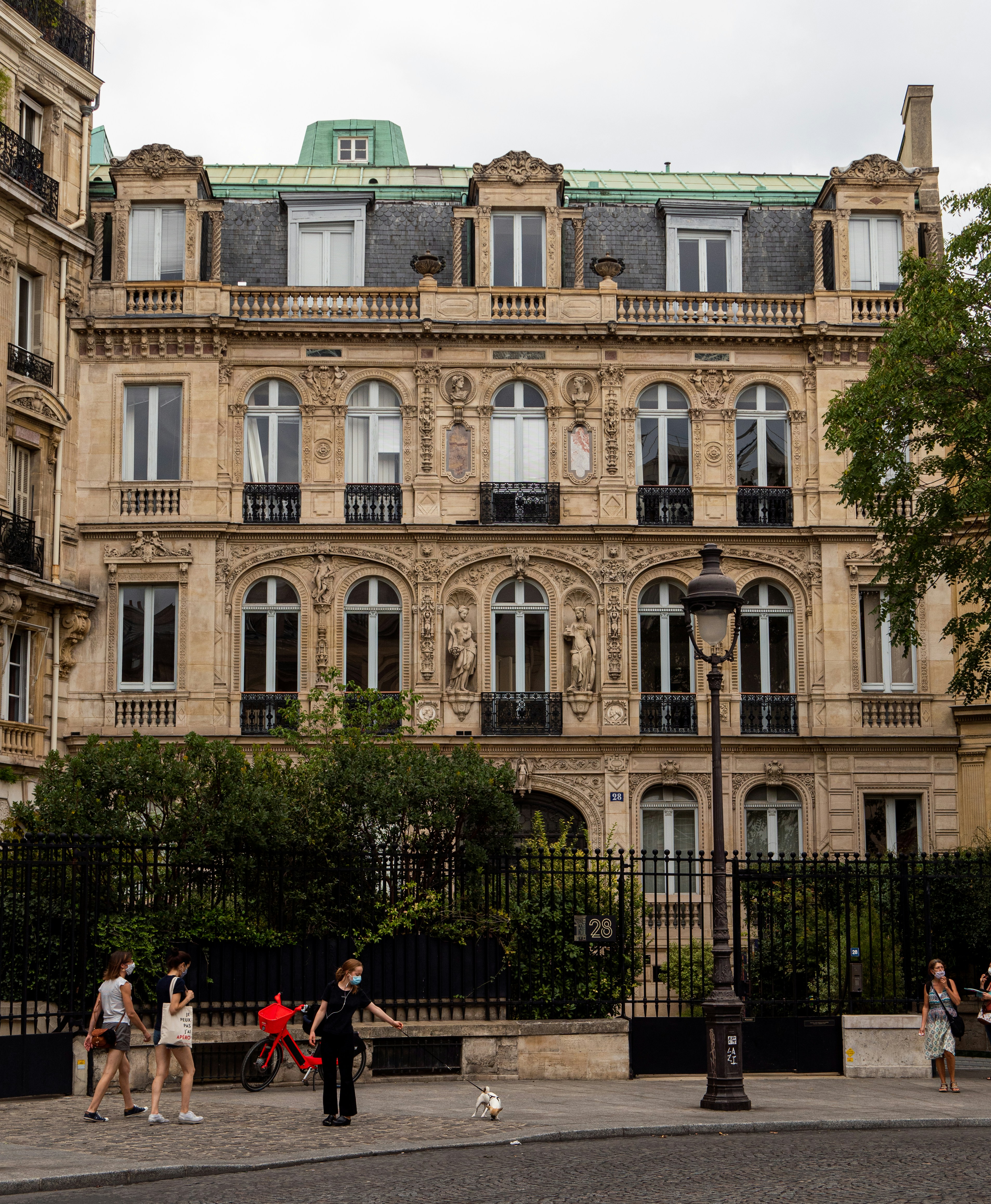 7 Self-Guided Architecture Walks Through Paris for Solo Travelers