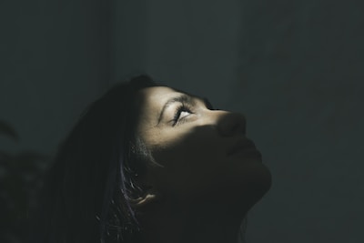 Side-by-side profile shots highlighting facial contour improvements with a gentle, natural look.