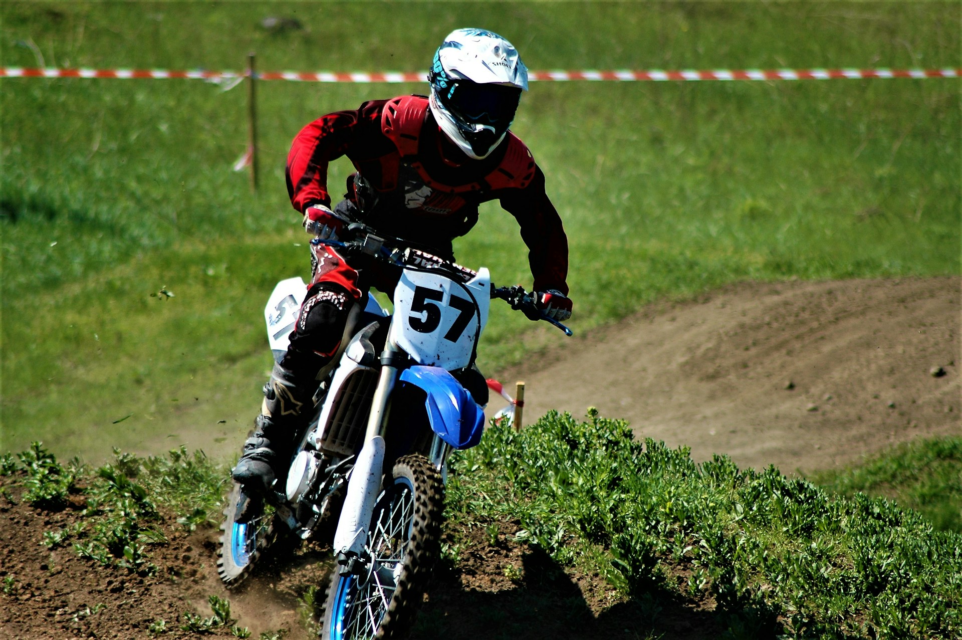 gray computer monitor