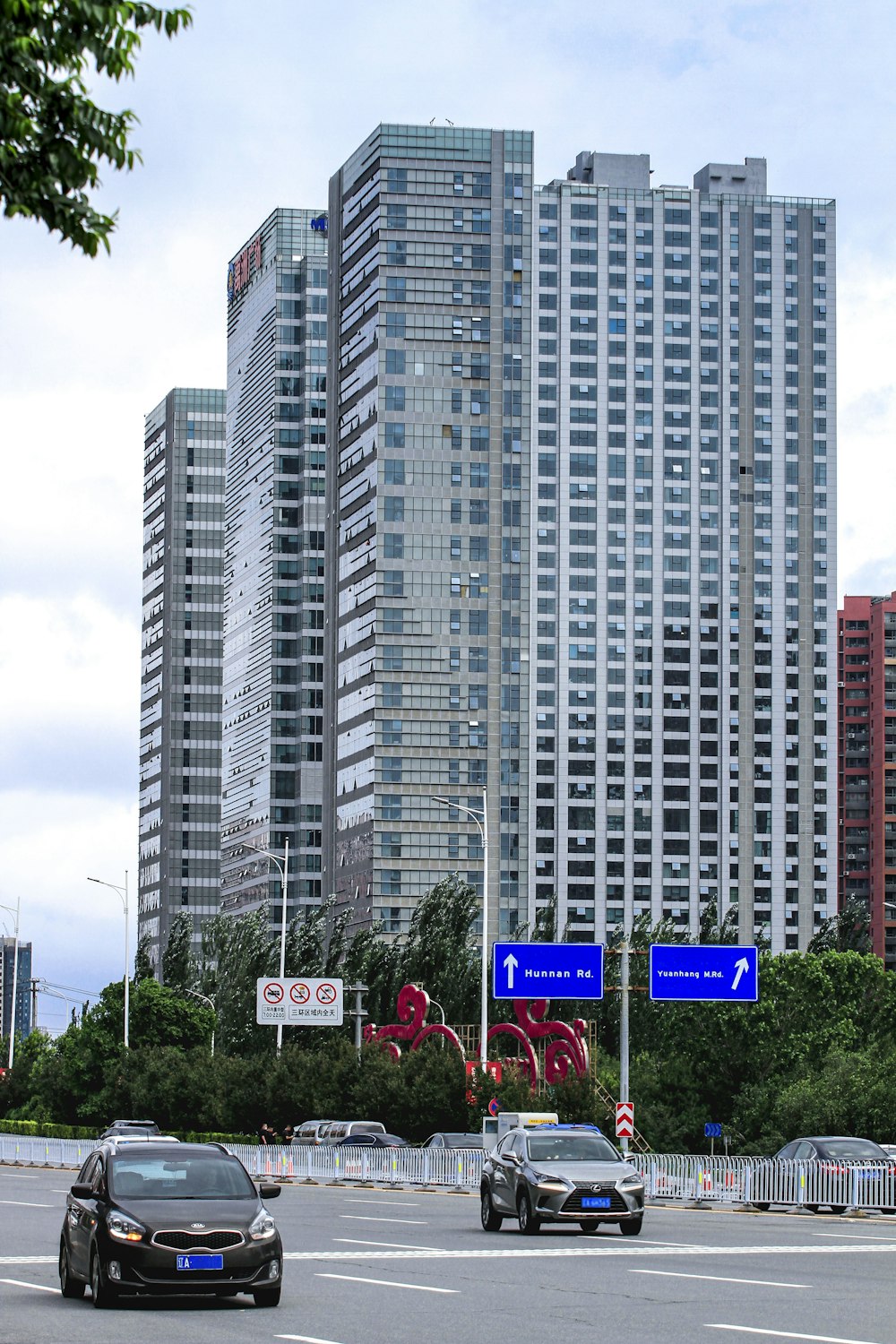 a large building with many windows