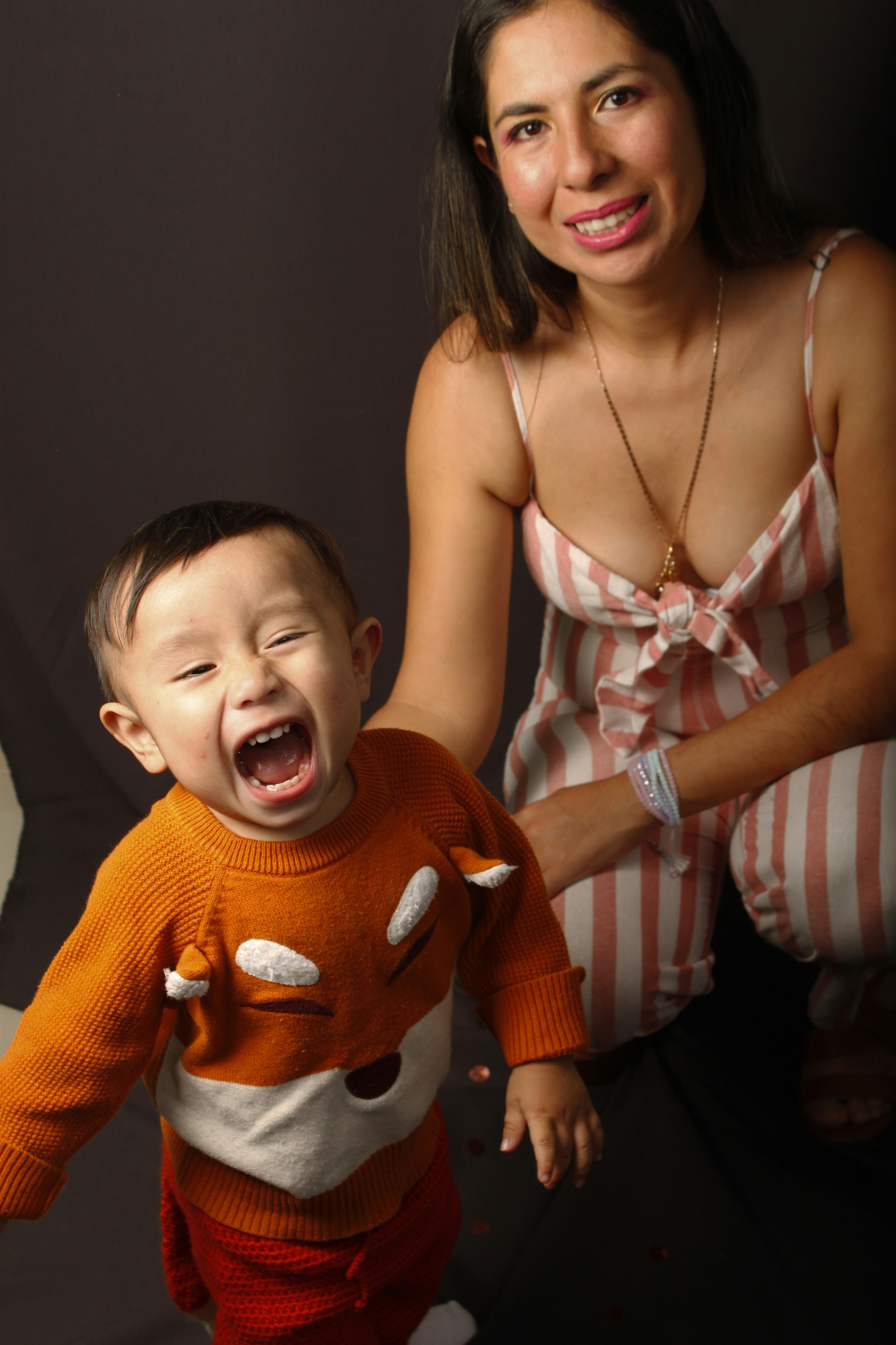 seseorang dan anak laki-laki