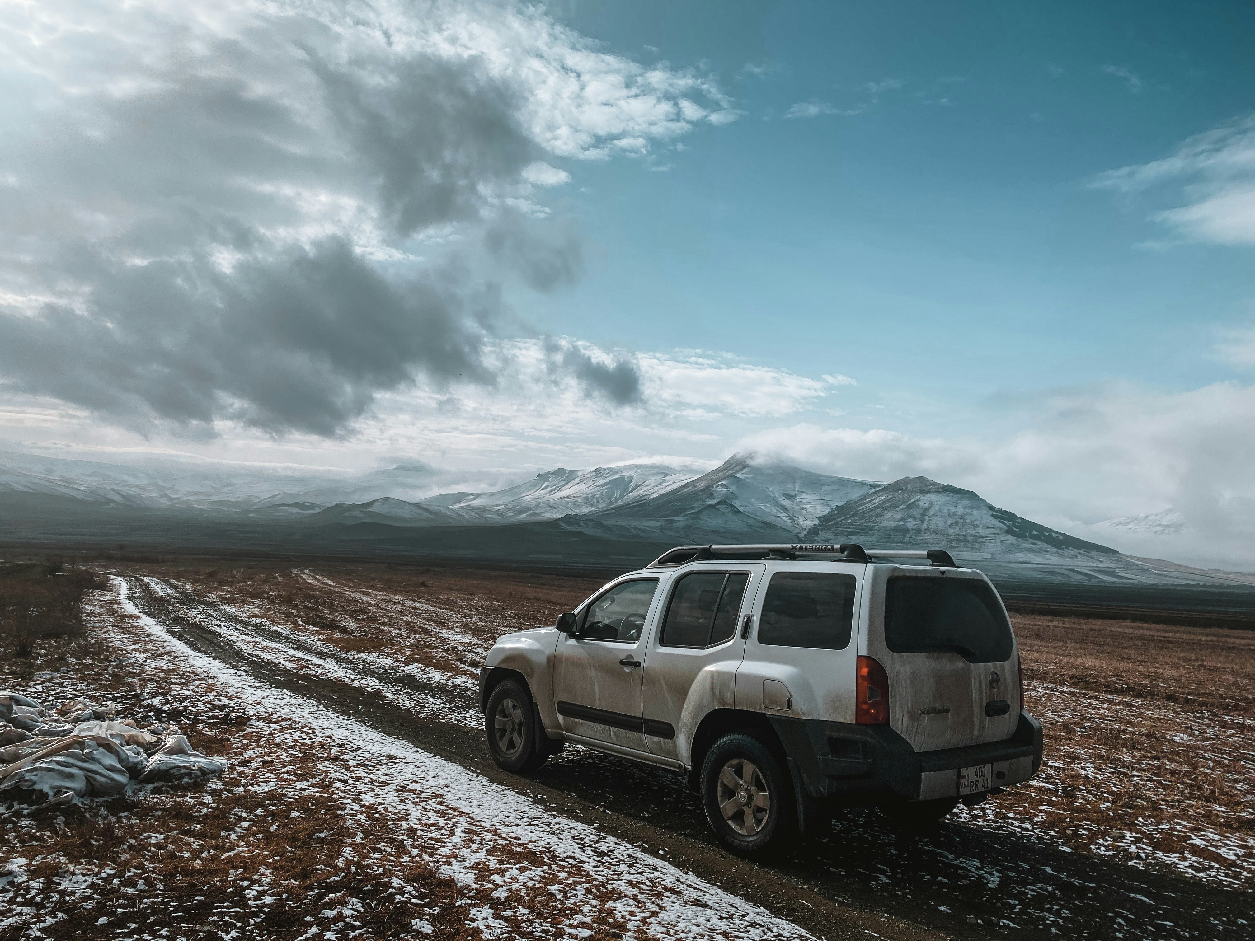 modern luxury suv mountains, wallpaper, Used Jeep Minivan Alternatives: Best 3-Row Family Jeeps 6