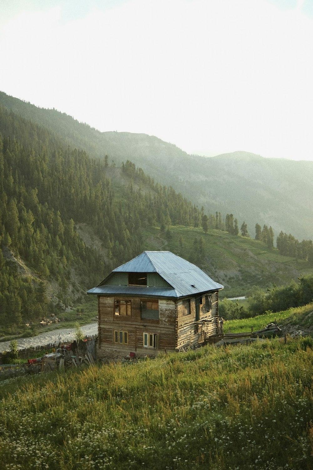 a small building in a grassy field