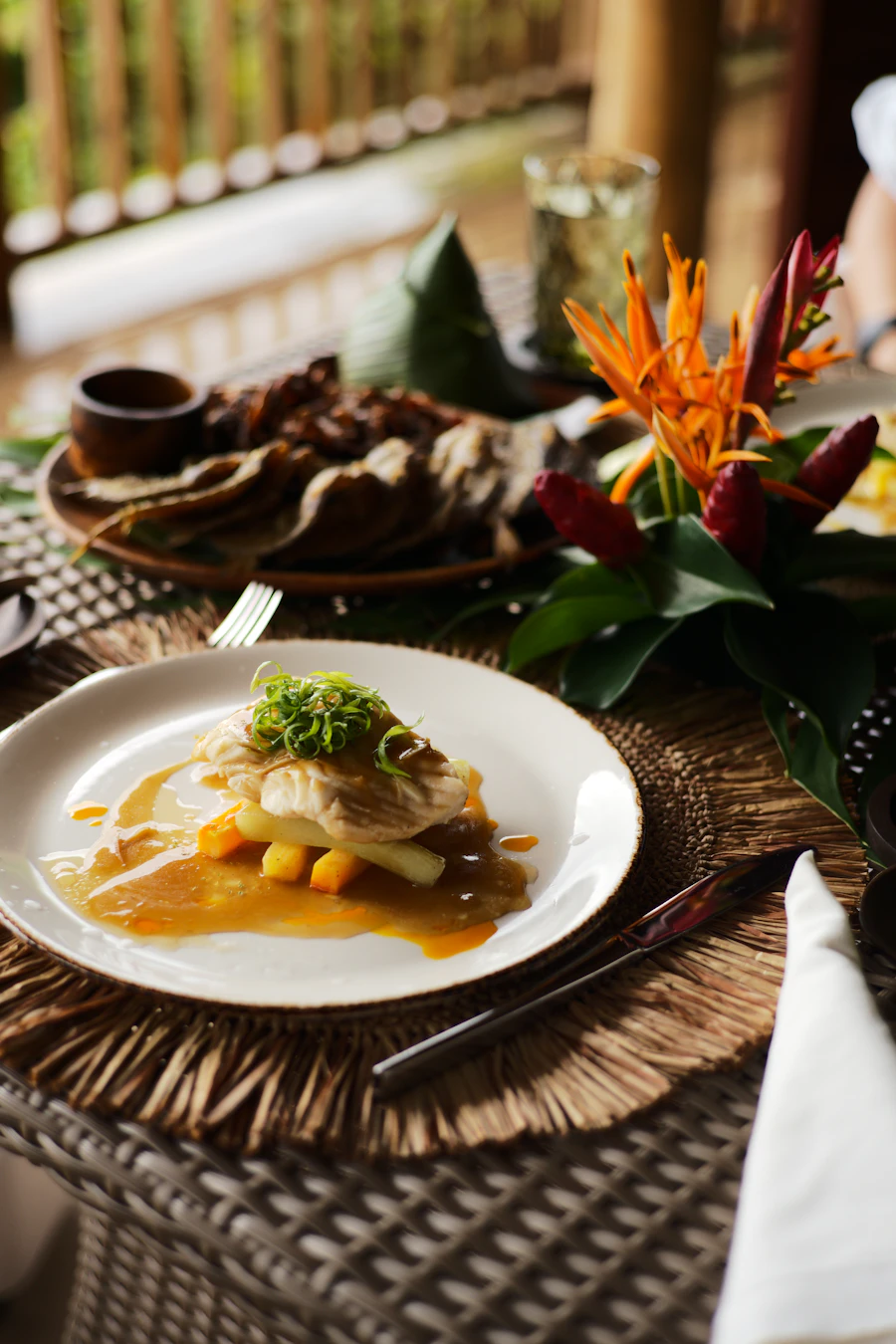 Plato con salsa de fruta