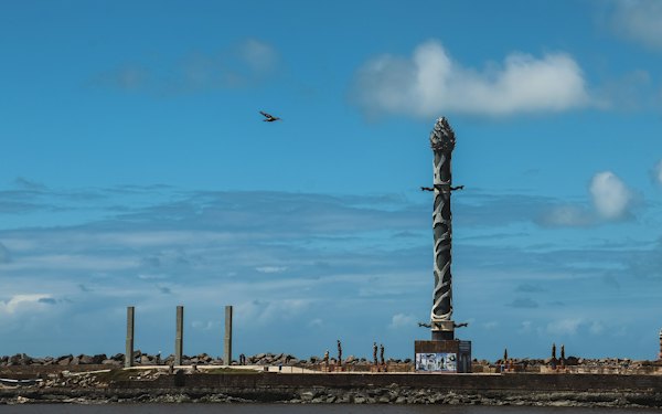 Brennand’s tall column on the reef off Marco Zero — Recife and Olinda, Brazil